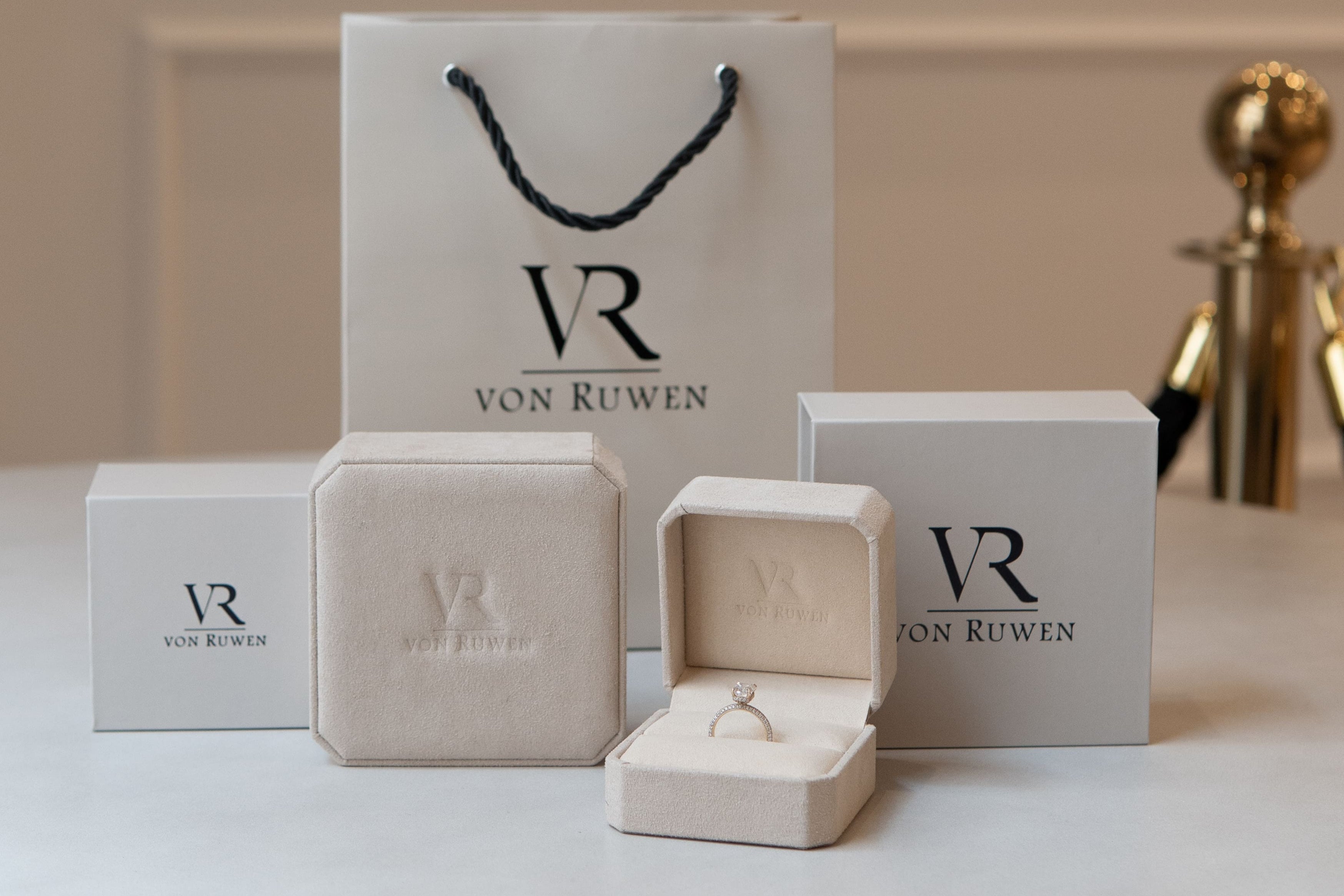 Hochwertige Verpackungen - Edle Schmuckdose VON RUWEN