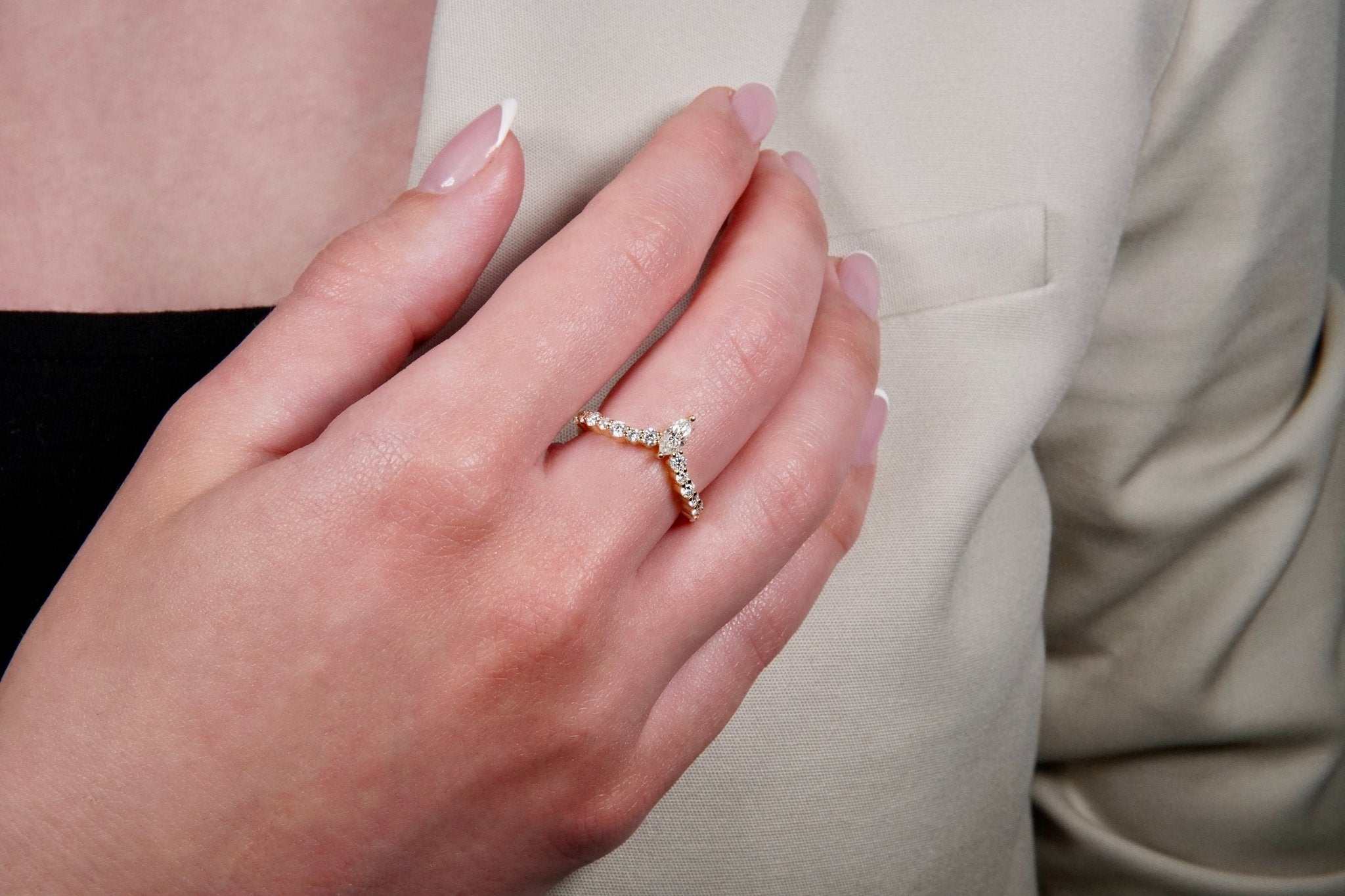 Apex Marquise Ring – Hochwertiger Schmuck: Ring mit Lab Grown Diamant in 14K Gelbgold von VON RUWEN GmbH