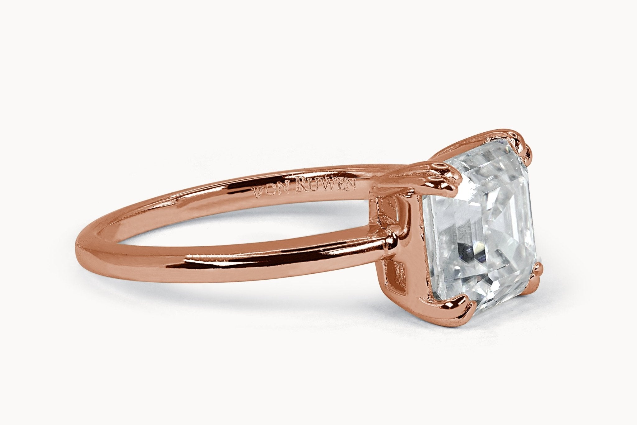 Asscher Solitaire Ring – Hochwertiger Schmuck: Ring mit Lab Grown Diamant in 18K Gelbgold von VON RUWEN GmbH