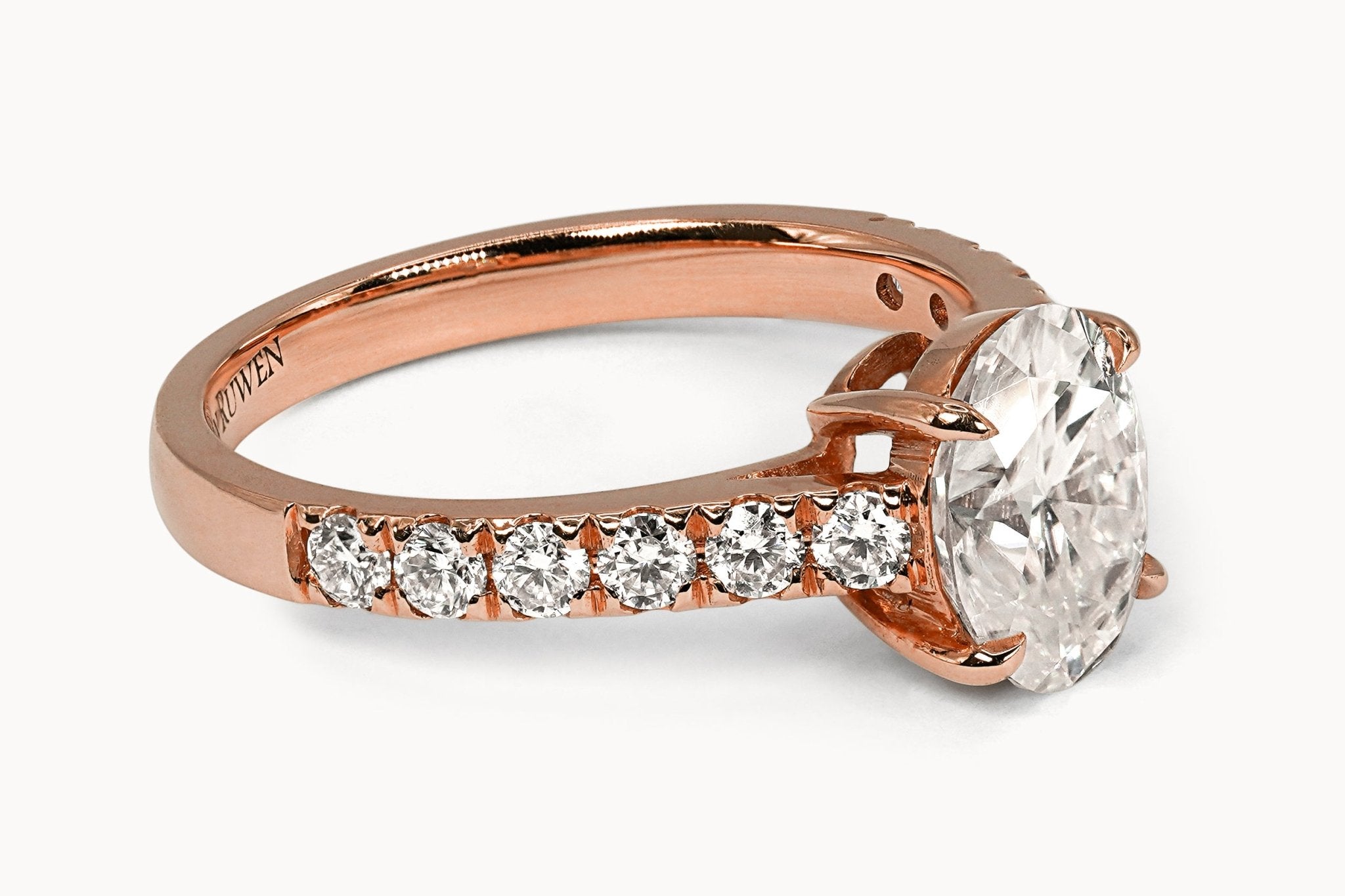 Aurelia's Sparkle Ring – Hochwertiger Schmuck: Ring mit Lab Grown Diamant in 18K Gelbgold von VON RUWEN GmbH