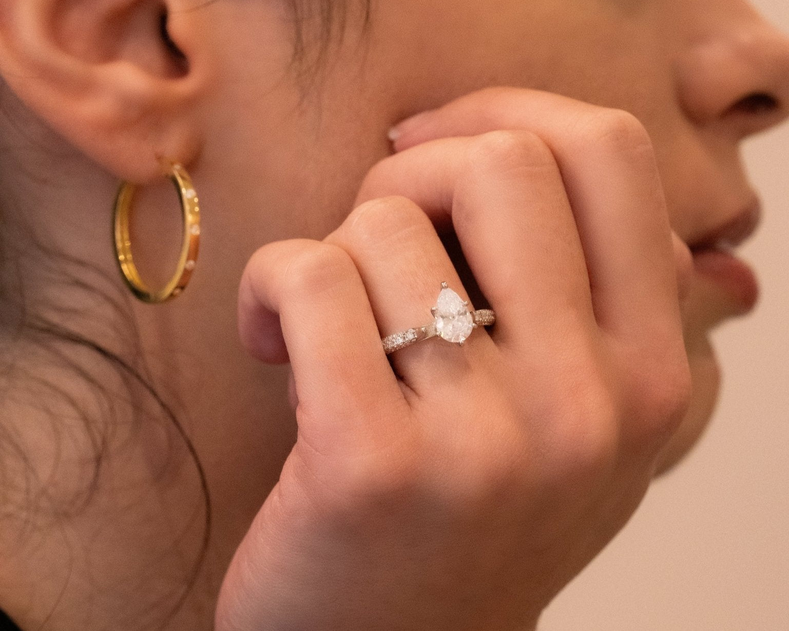 Aurora Ring – Hochwertiger Schmuck: Ring mit Lab Grown Diamant in 18K Gelbgold von VON RUWEN GmbH