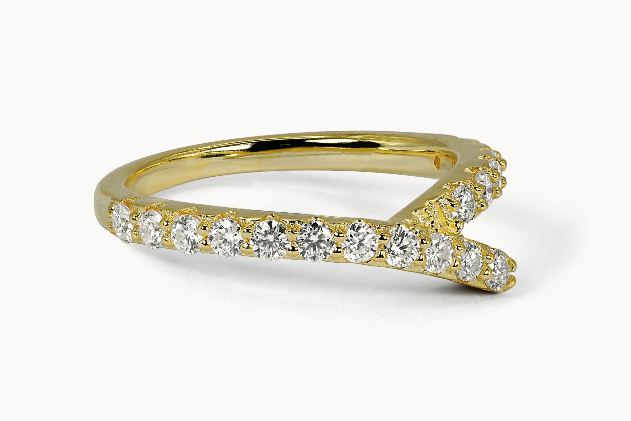 Crossroads Ring – Hochwertiger Schmuck: Ring mit Lab Grown Diamant in 14K Gelbgold von VON RUWEN GmbH