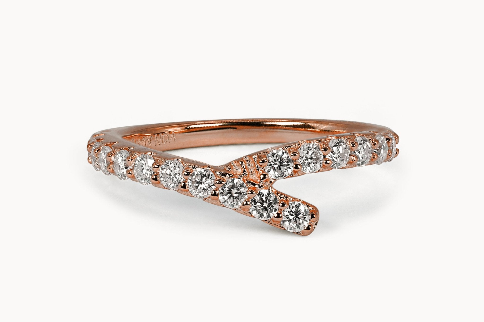 Crossroads Ring – Hochwertiger Schmuck: Ring mit Lab Grown Diamant in 14K Gelbgold von VON RUWEN GmbH
