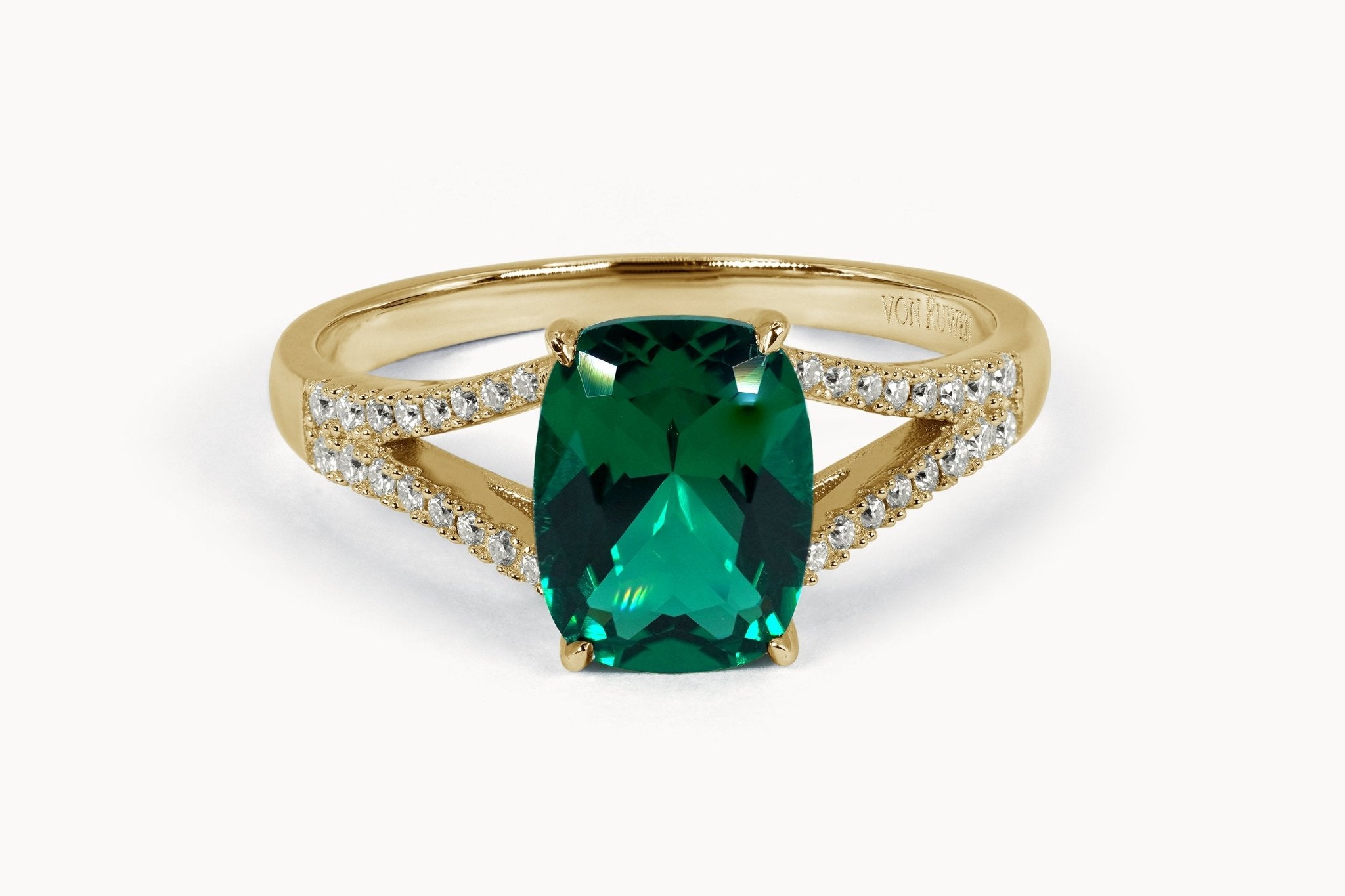 Cushion Charm Ring – Hochwertiger Schmuck: Ring mit Smaragd in 14K Gelbgold von VON RUWEN GmbH