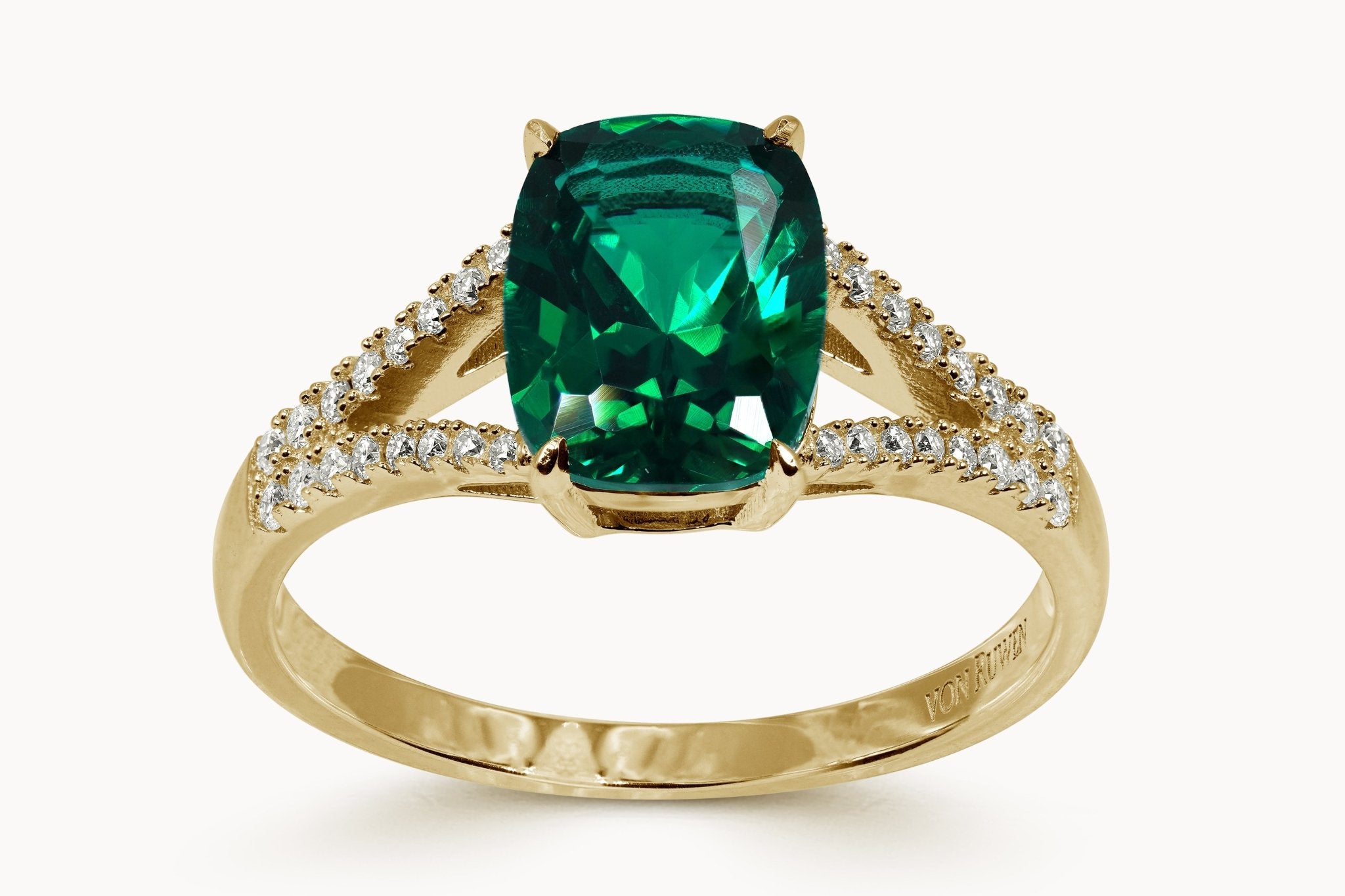 Cushion Charm Ring – Hochwertiger Schmuck: Ring mit Smaragd in 14K Gelbgold von VON RUWEN GmbH