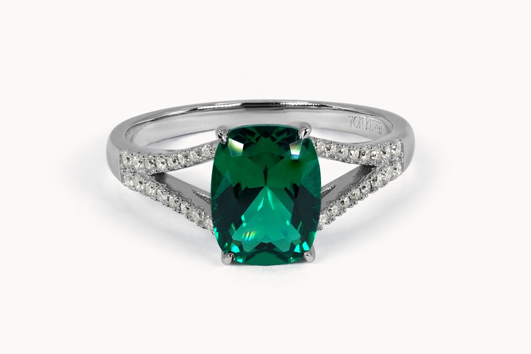 Cushion Charm Ring – Hochwertiger Schmuck: Ring mit Smaragd in 14K Gelbgold von VON RUWEN GmbH