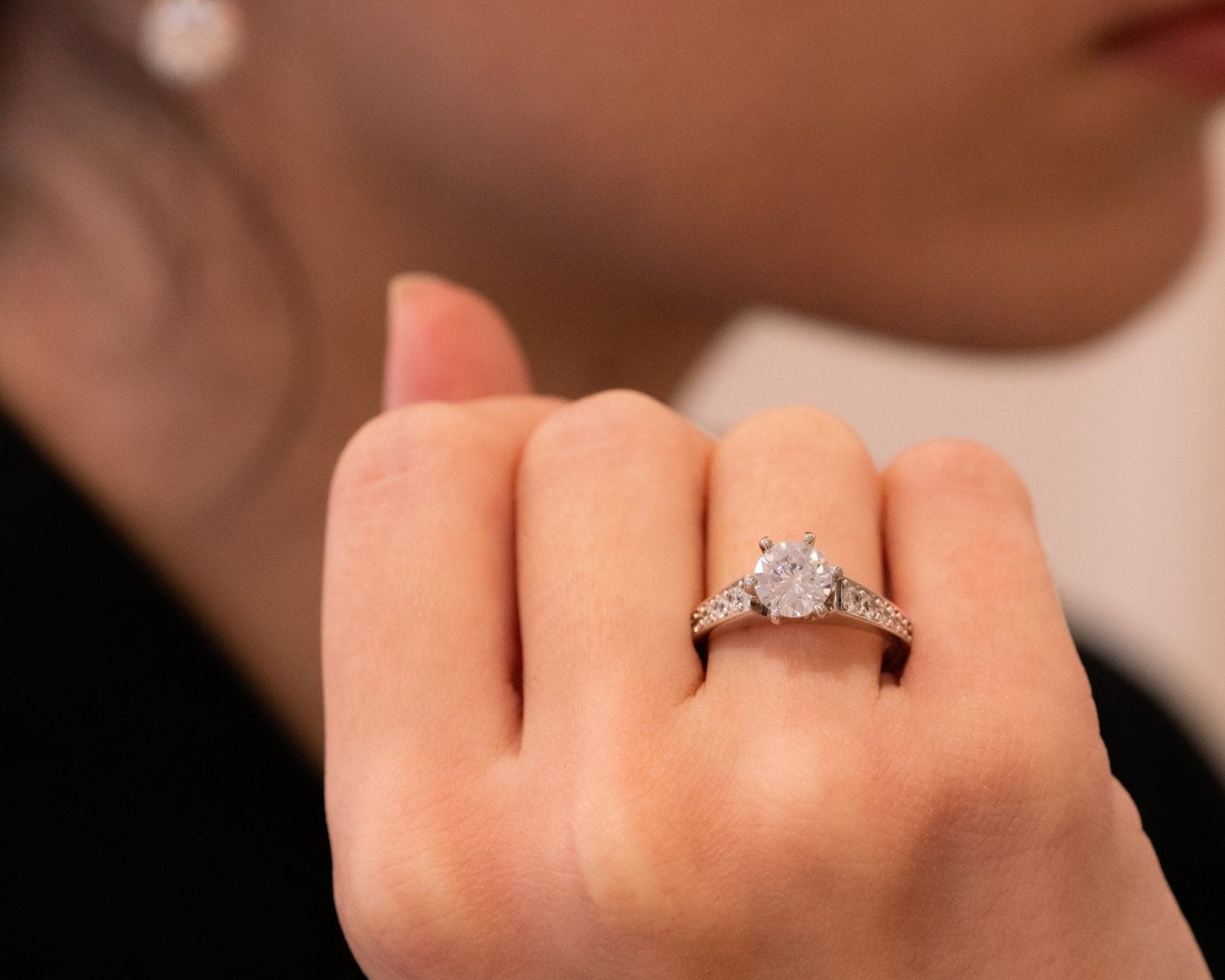 Eclipse Ring – Hochwertiger Schmuck: Ring mit Lab Grown Diamant in 18K Gelbgold von VON RUWEN GmbH