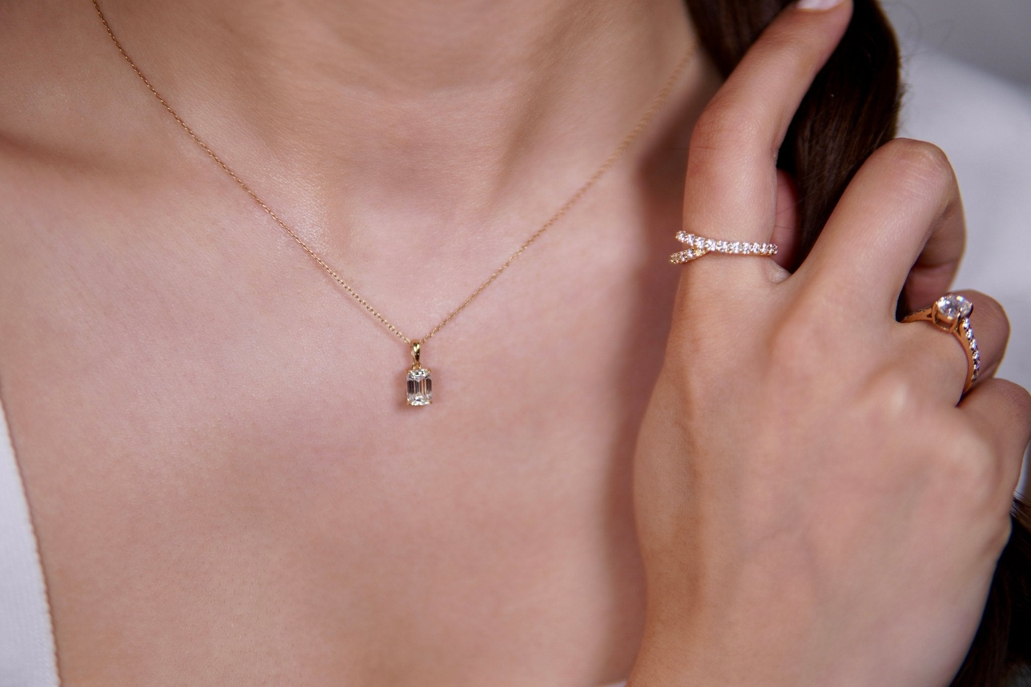 Emerald Halskette – Hochwertiger Schmuck: Halskette mit Lab Grown Diamant in 14K Gelbgold von VON RUWEN GmbH