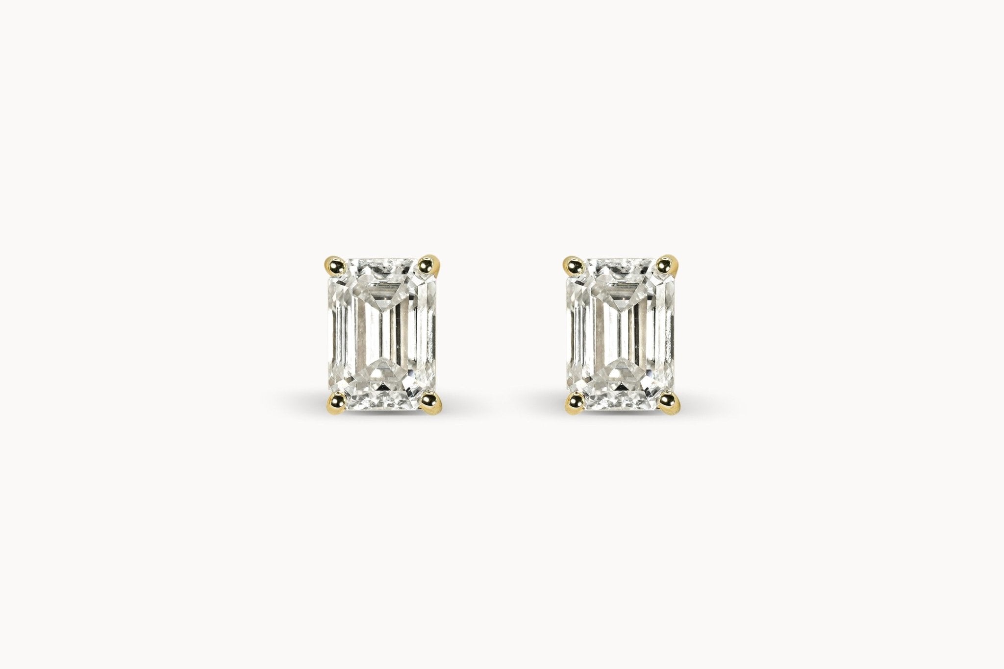 Emerald Ohrstecker – Hochwertiger Schmuck: Ohrstecker mit Lab Grown Diamant in 14K Gelbgold von VON RUWEN GmbH