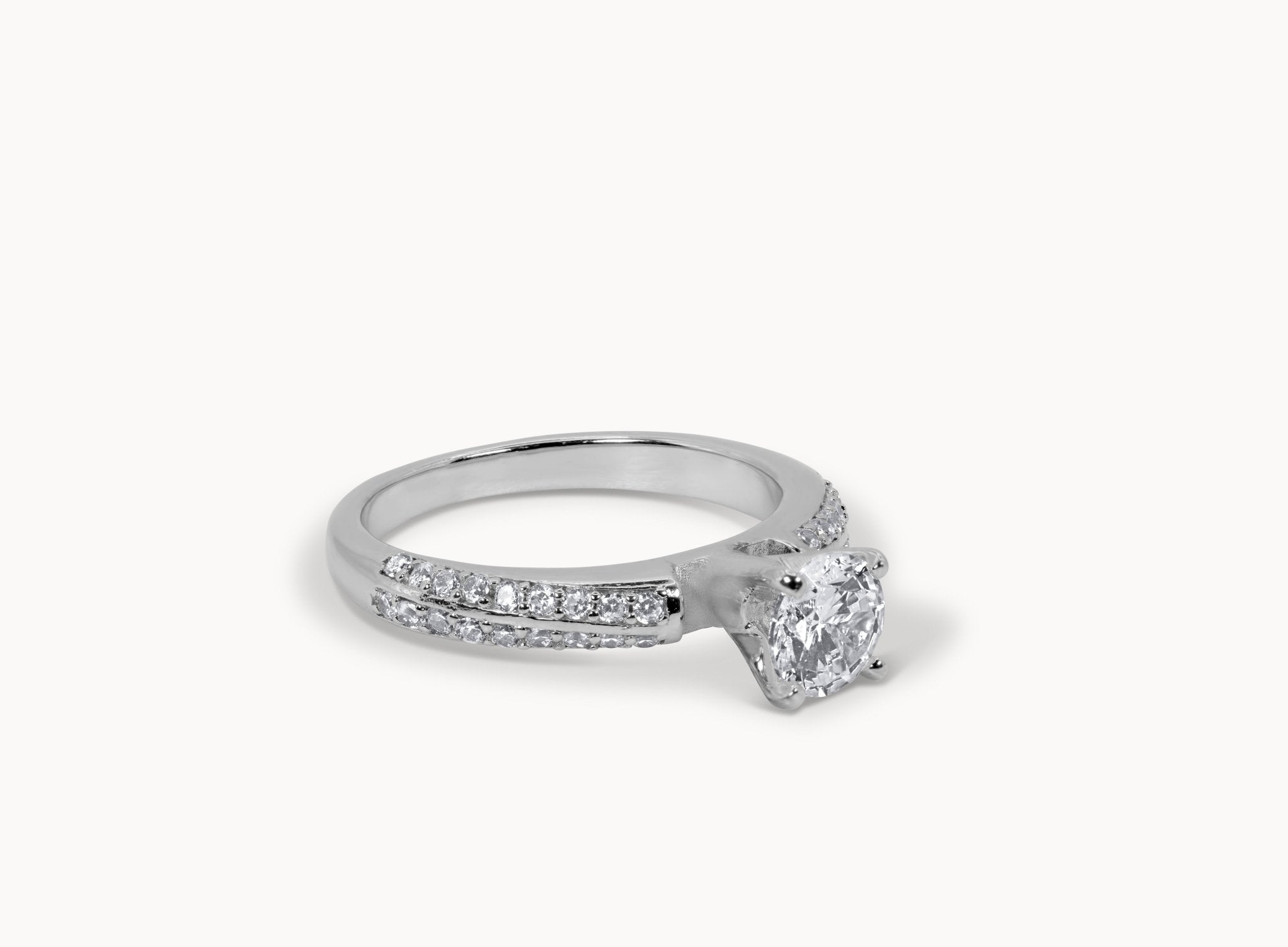 Eternal Spark Ring – Hochwertiger Schmuck: Ring mit Lab Grown Diamant in 18K Gelbgold von VON RUWEN GmbH