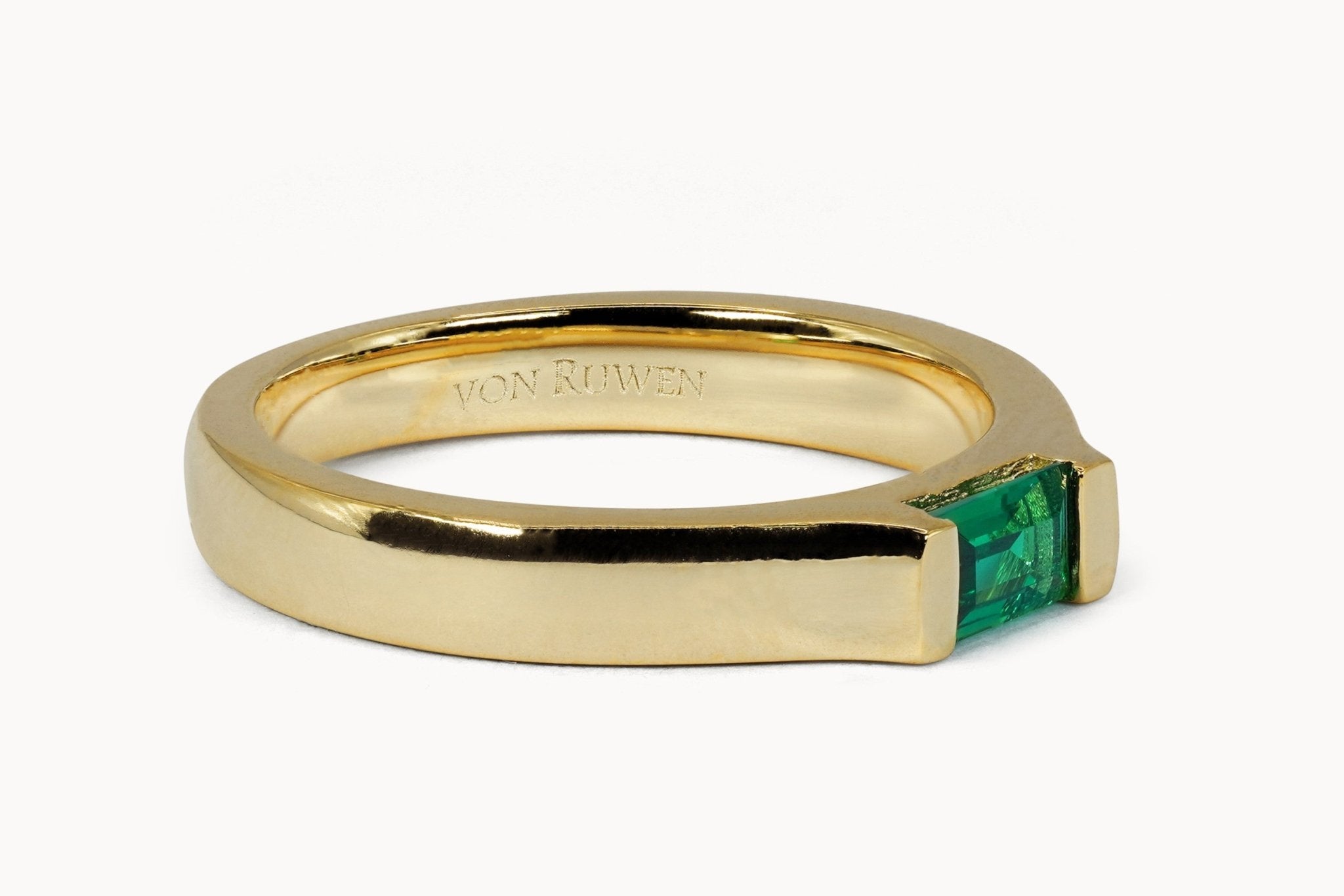 Geometric Gem Ring – Hochwertiger Schmuck: Ring mit Smaragd in 14K Gelbgold von VON RUWEN GmbH