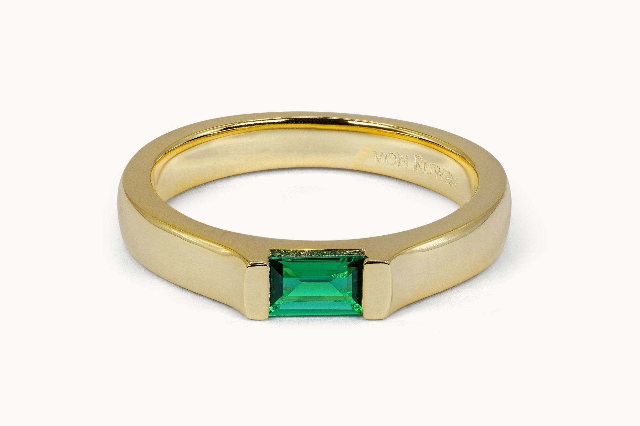 Geometric Gem Ring – Hochwertiger Schmuck: Ring mit Smaragd in 14K Gelbgold von VON RUWEN GmbH
