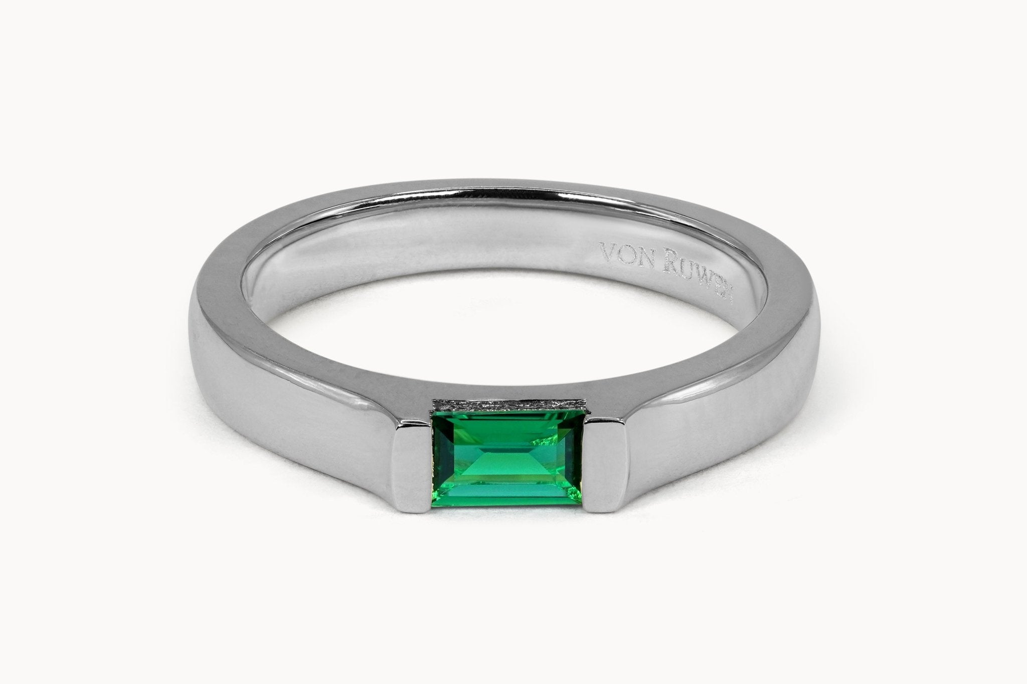 Geometric Gem Ring – Hochwertiger Schmuck: Ring mit Smaragd in 14K Gelbgold von VON RUWEN GmbH