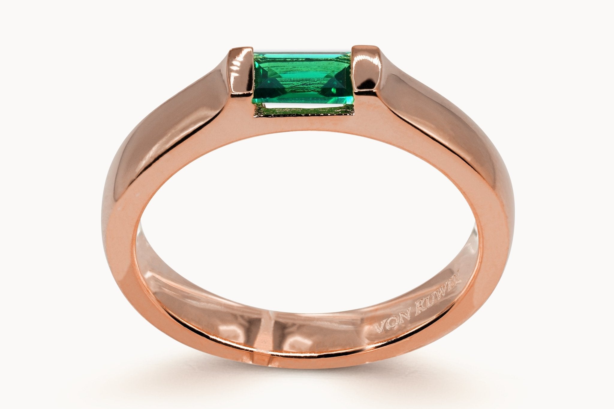 Geometric Gem Ring – Hochwertiger Schmuck: Ring mit Smaragd in 14K Gelbgold von VON RUWEN GmbH