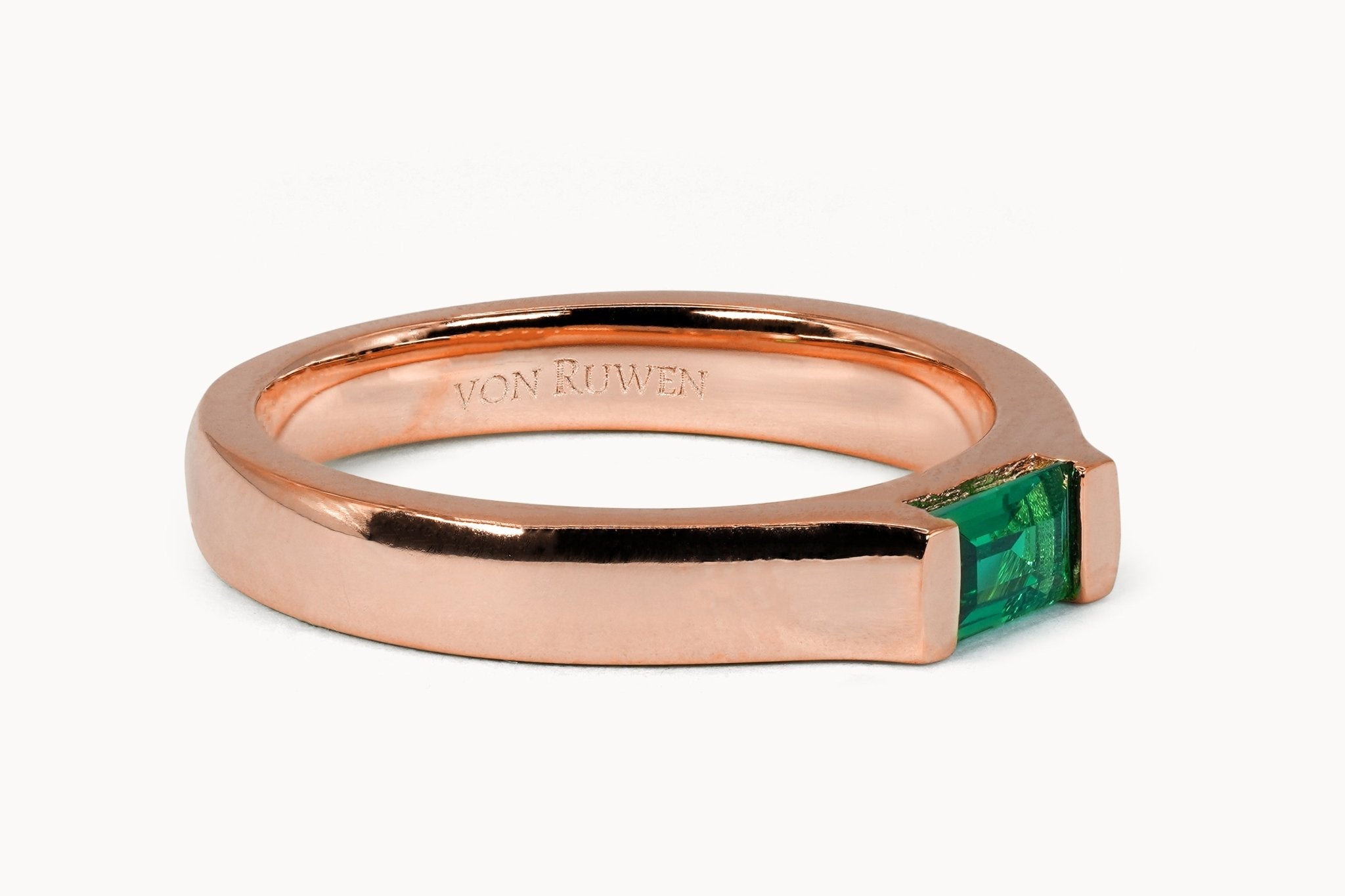 Geometric Gem Ring – Hochwertiger Schmuck: Ring mit Smaragd in 14K Gelbgold von VON RUWEN GmbH