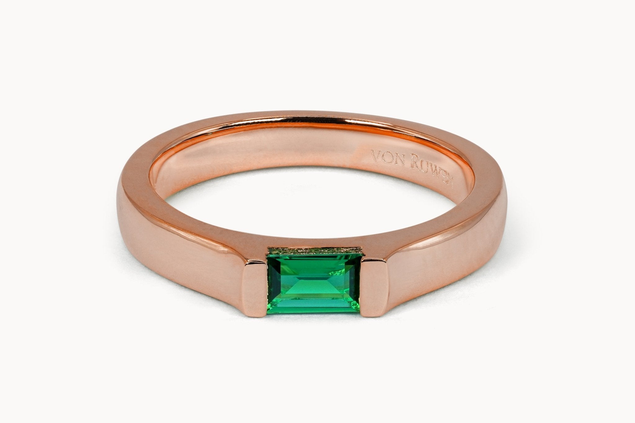 Geometric Gem Ring – Hochwertiger Schmuck: Ring mit Smaragd in 14K Gelbgold von VON RUWEN GmbH