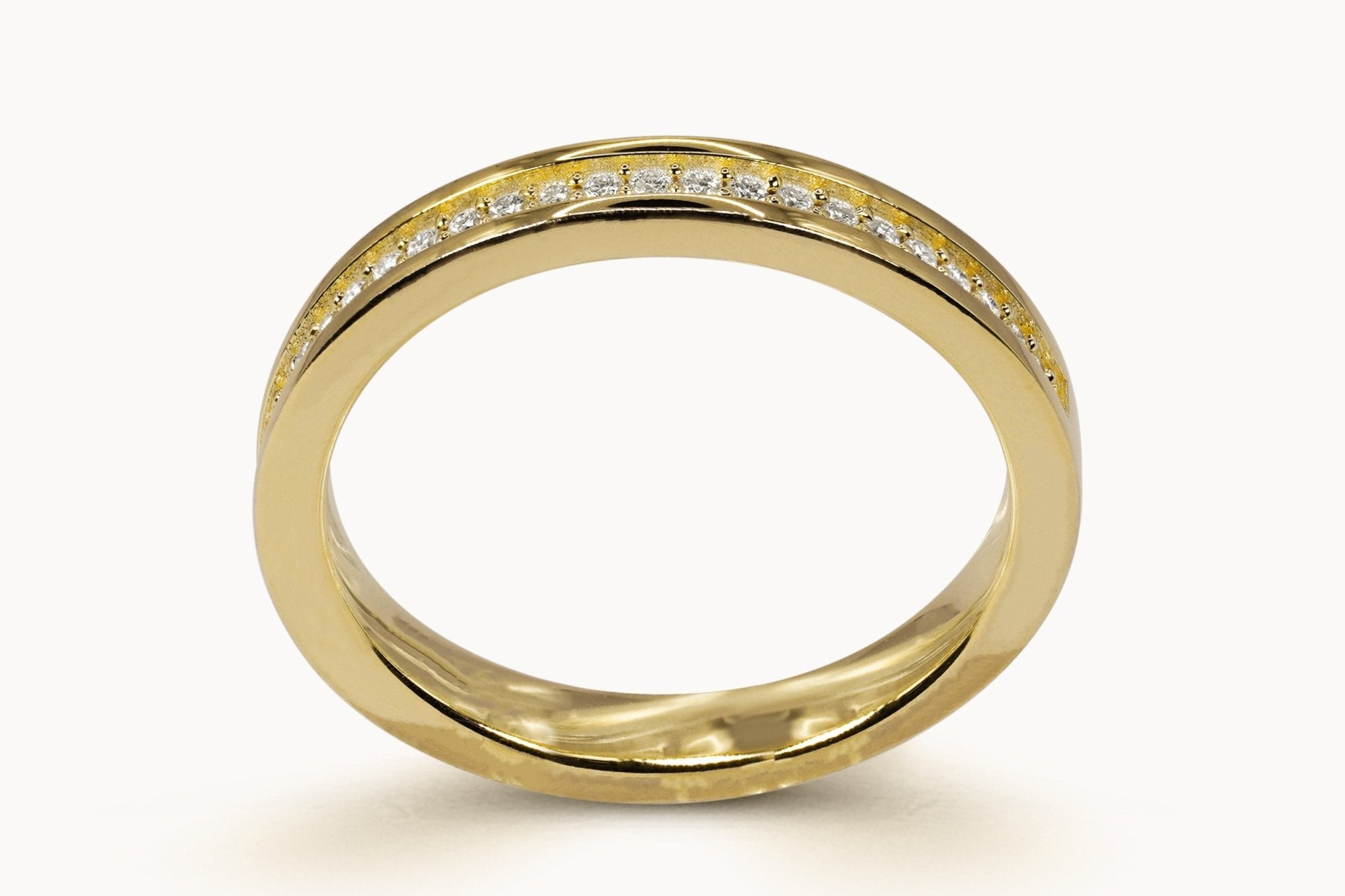 Gleam Horizon Ring – Hochwertiger Schmuck: Ring mit Lab Grown Diamant in 14K Gelbgold von VON RUWEN GmbH