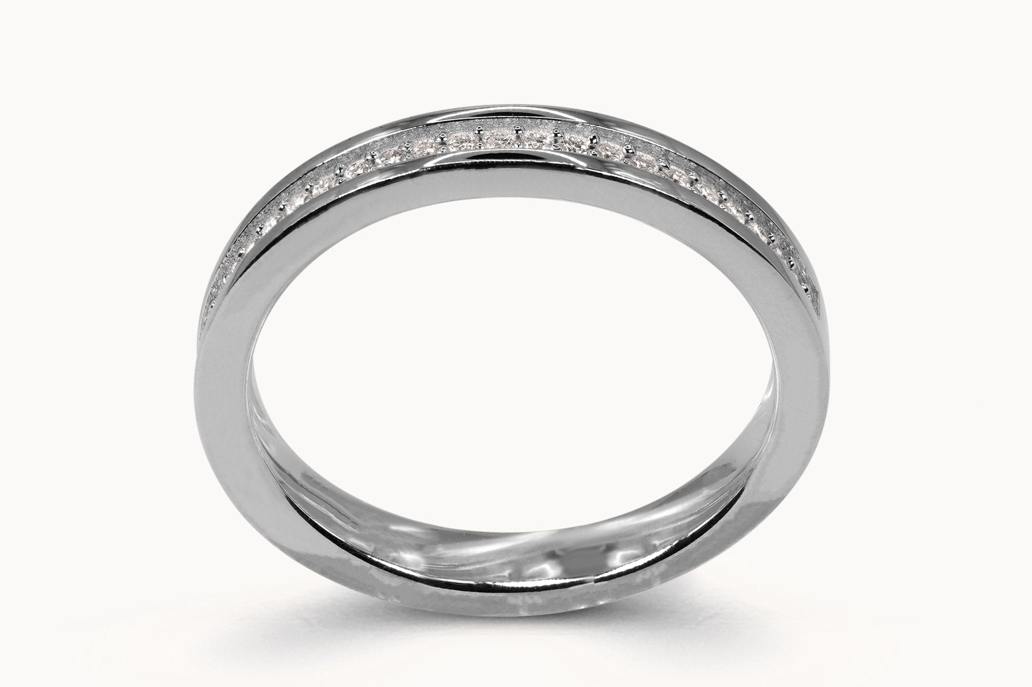 Gleam Horizon Ring – Hochwertiger Schmuck: Ring mit Lab Grown Diamant in 14K Gelbgold von VON RUWEN GmbH