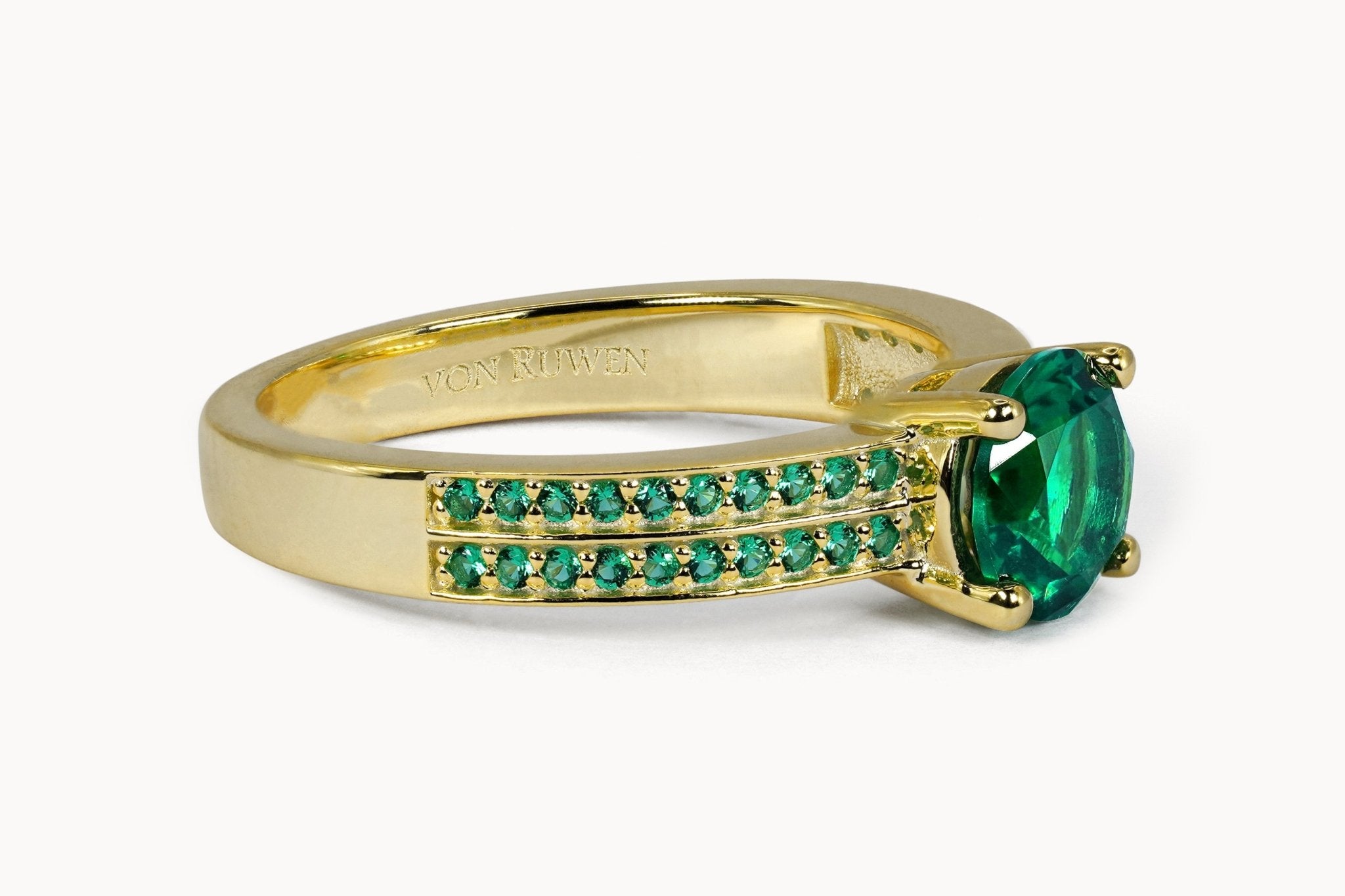 Green Grace Ring – Hochwertiger Schmuck: Ring mit Smaragd in 14K Gelbgold von VON RUWEN GmbH