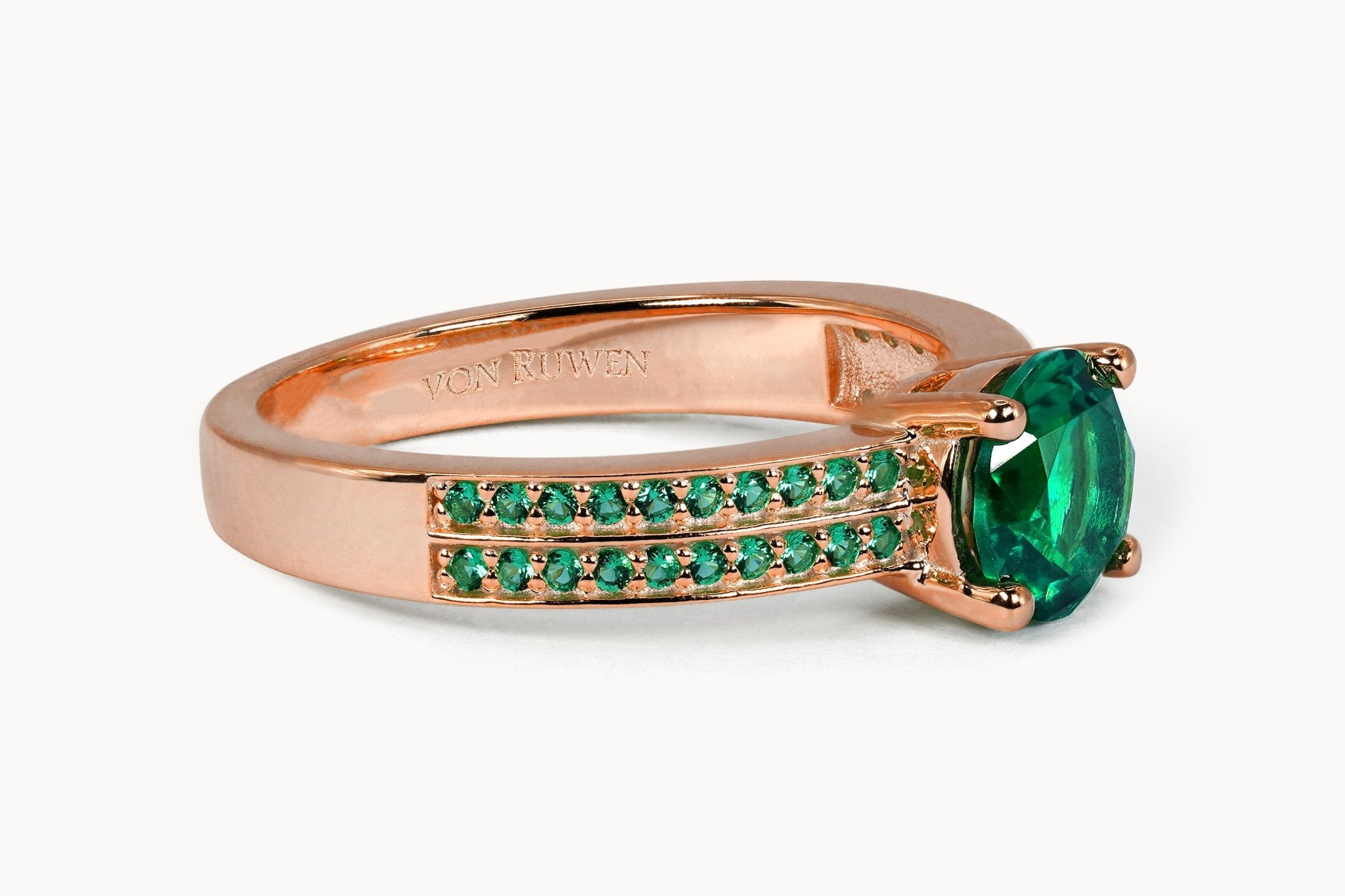 Green Grace Ring – Hochwertiger Schmuck: Ring mit Smaragd in 14K Gelbgold von VON RUWEN GmbH