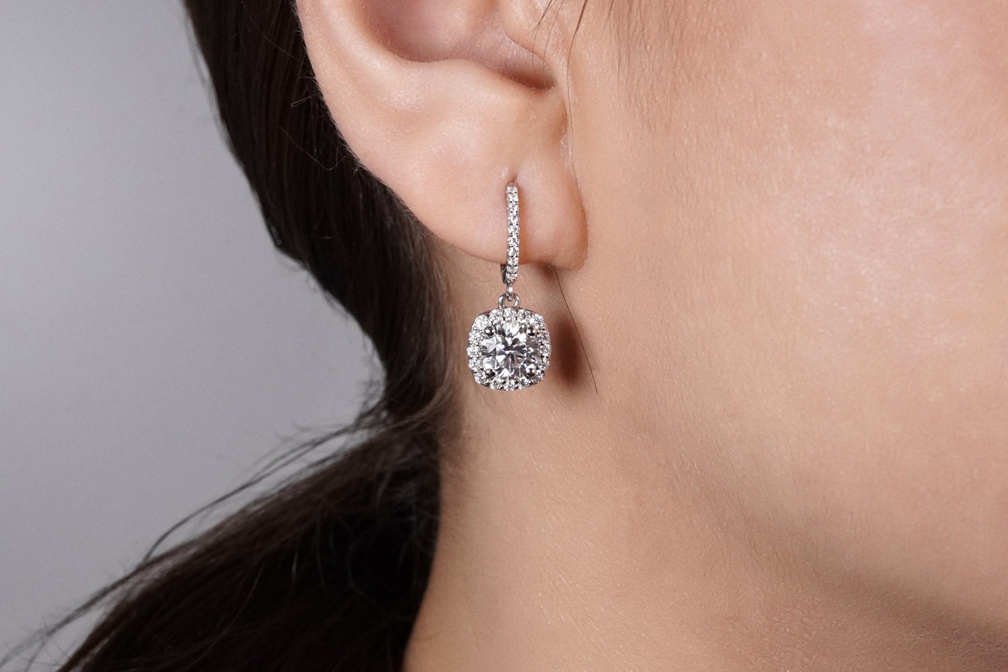Halo Brilliance Ohrringe – Hochwertiger Schmuck: Ohrringe mit Lab Grown Diamant in 14K Gelbgold von VON RUWEN GmbH