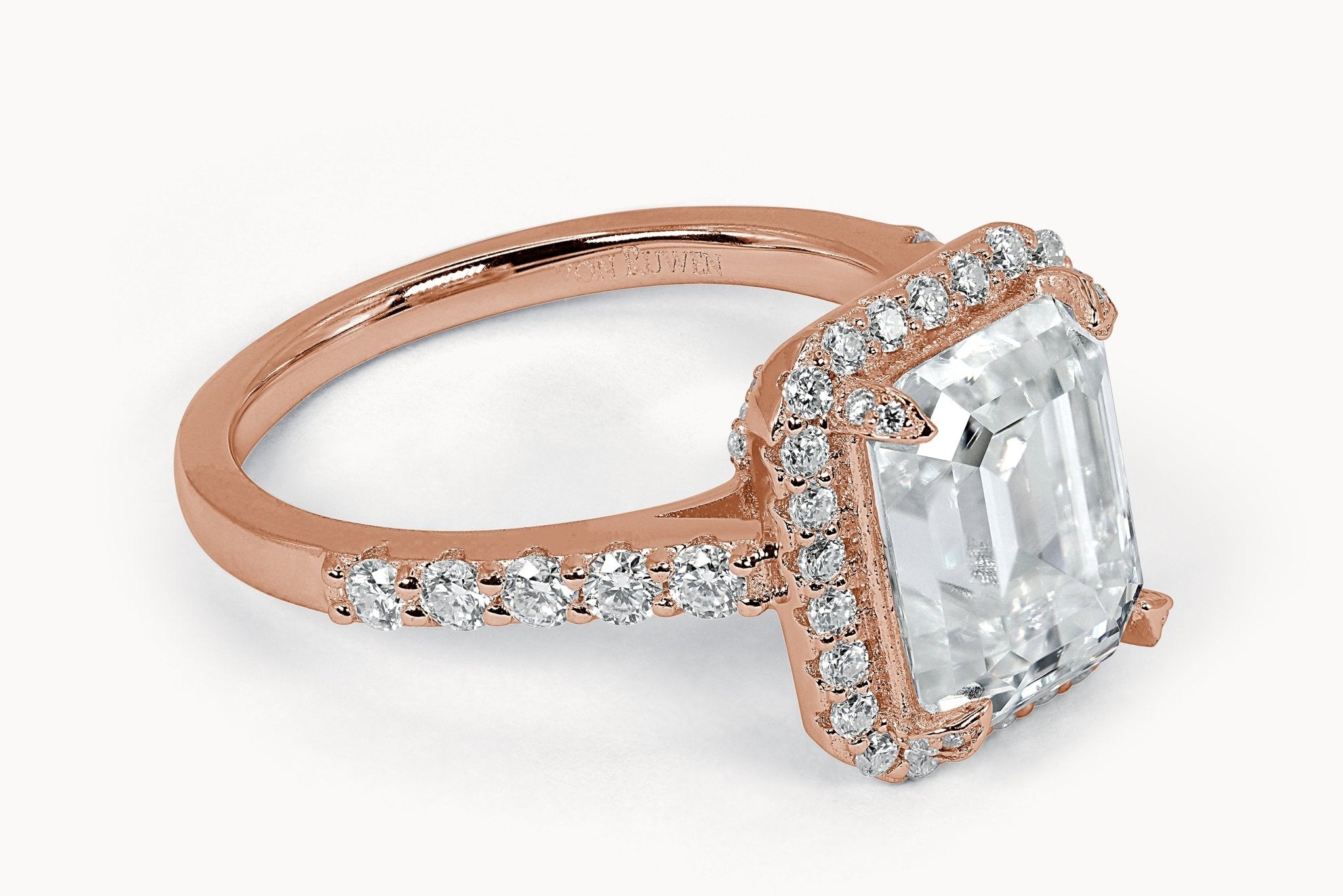 Halo Emerald - Brilliance Ring – Hochwertiger Schmuck: Ring mit Lab Grown Diamant in 18K Gelbgold von VON RUWEN GmbH