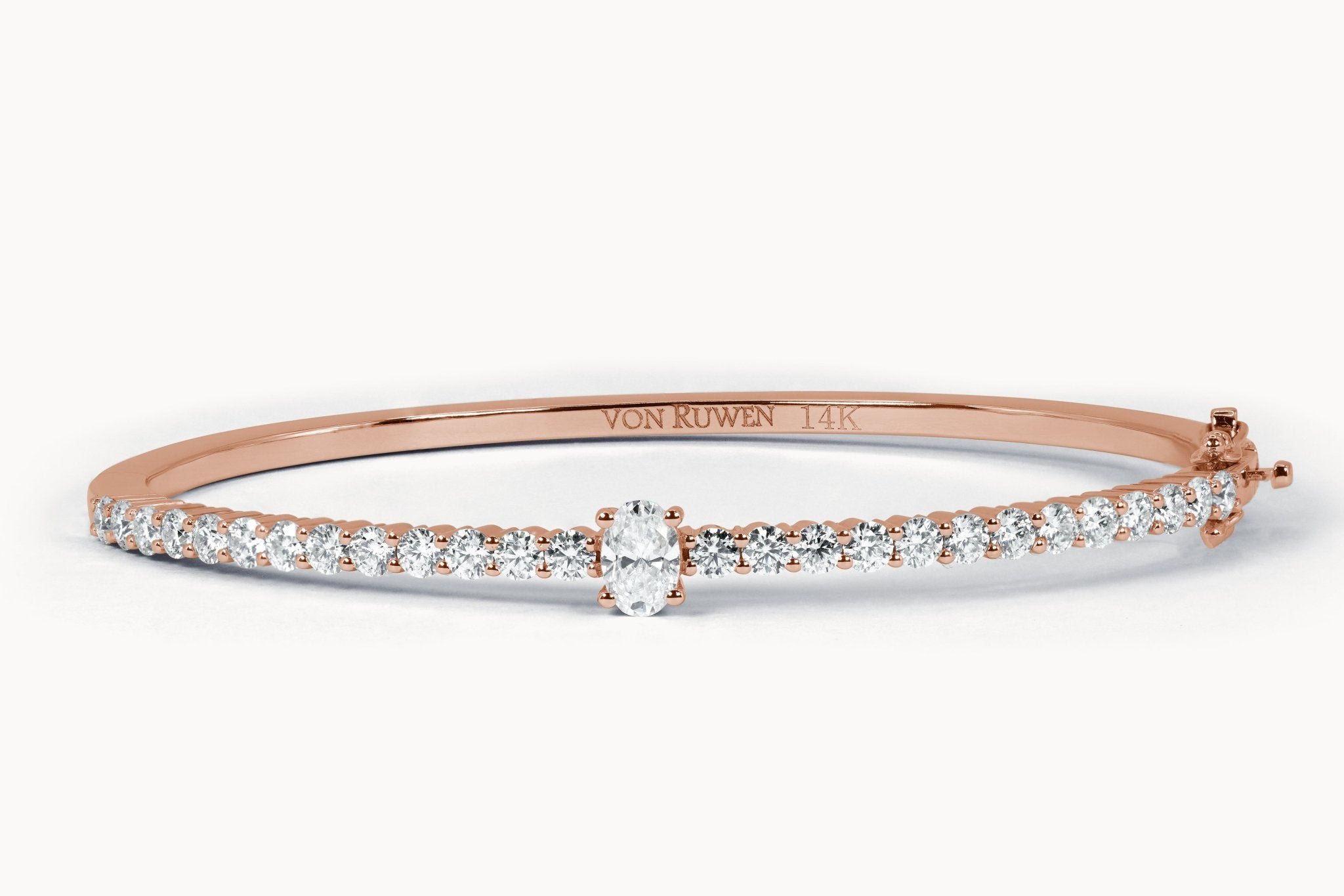 Infinity Shimmer Armreif – Hochwertiger Schmuck: Armreif mit Lab Grown Diamant in 14K Gelbgold von VON RUWEN GmbH