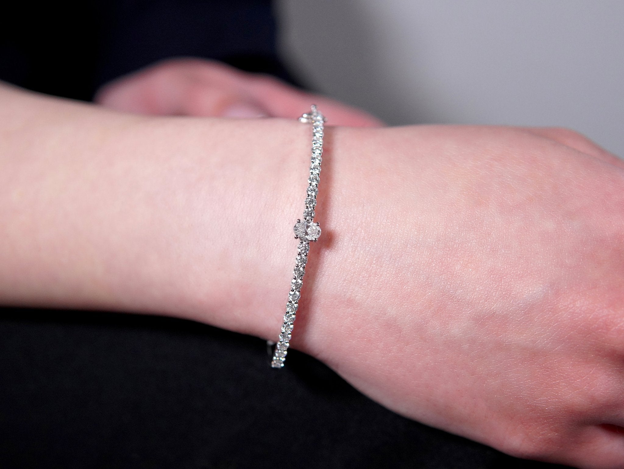 Feines Armband aus Weißgold mit funkelnden Labordiamanten – Nachhaltiger Schmuck von VON RUWEN
