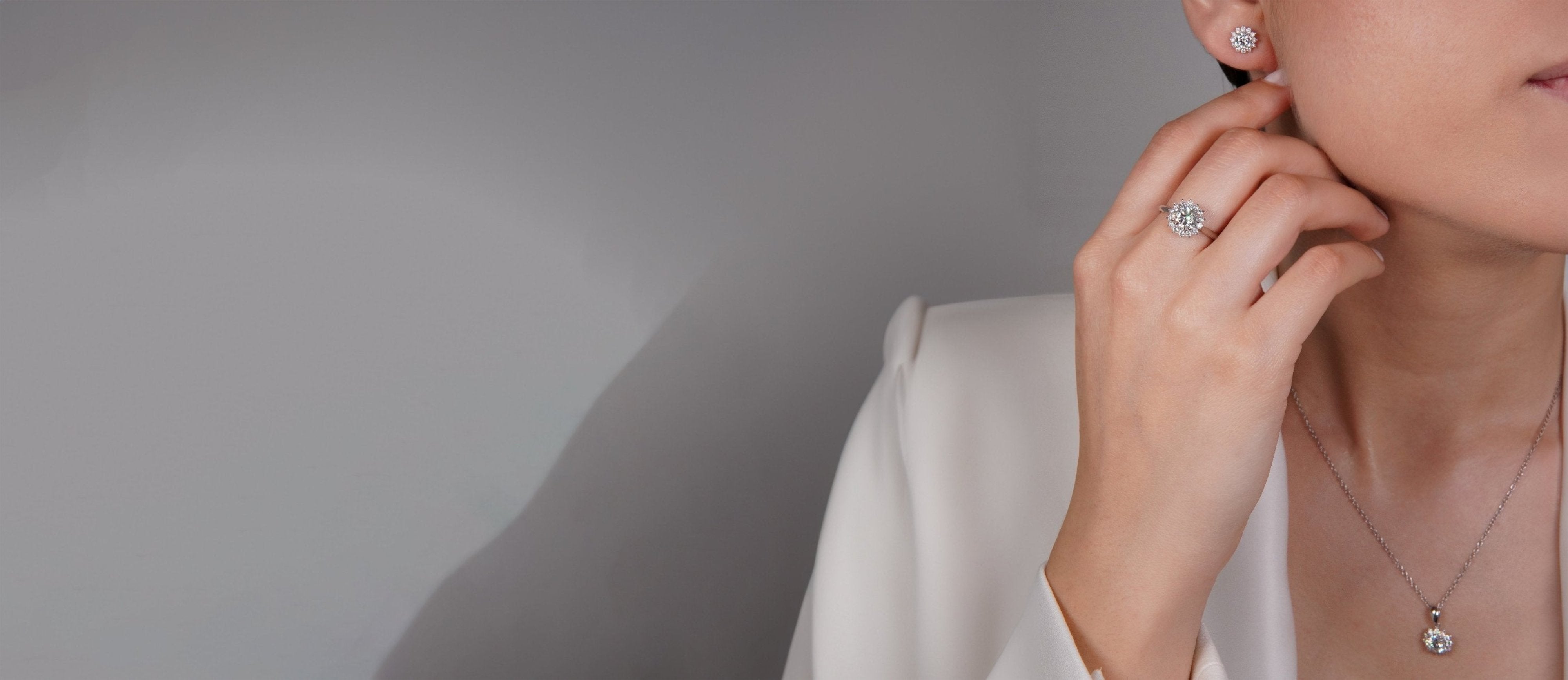 Exklusives Schmuckset aus Weißgold mit Labordiamanten: Ohrringe, Halskette und Ring in eleganter Kombination – Nachhaltiger Luxusschmuck von VON RUWEN