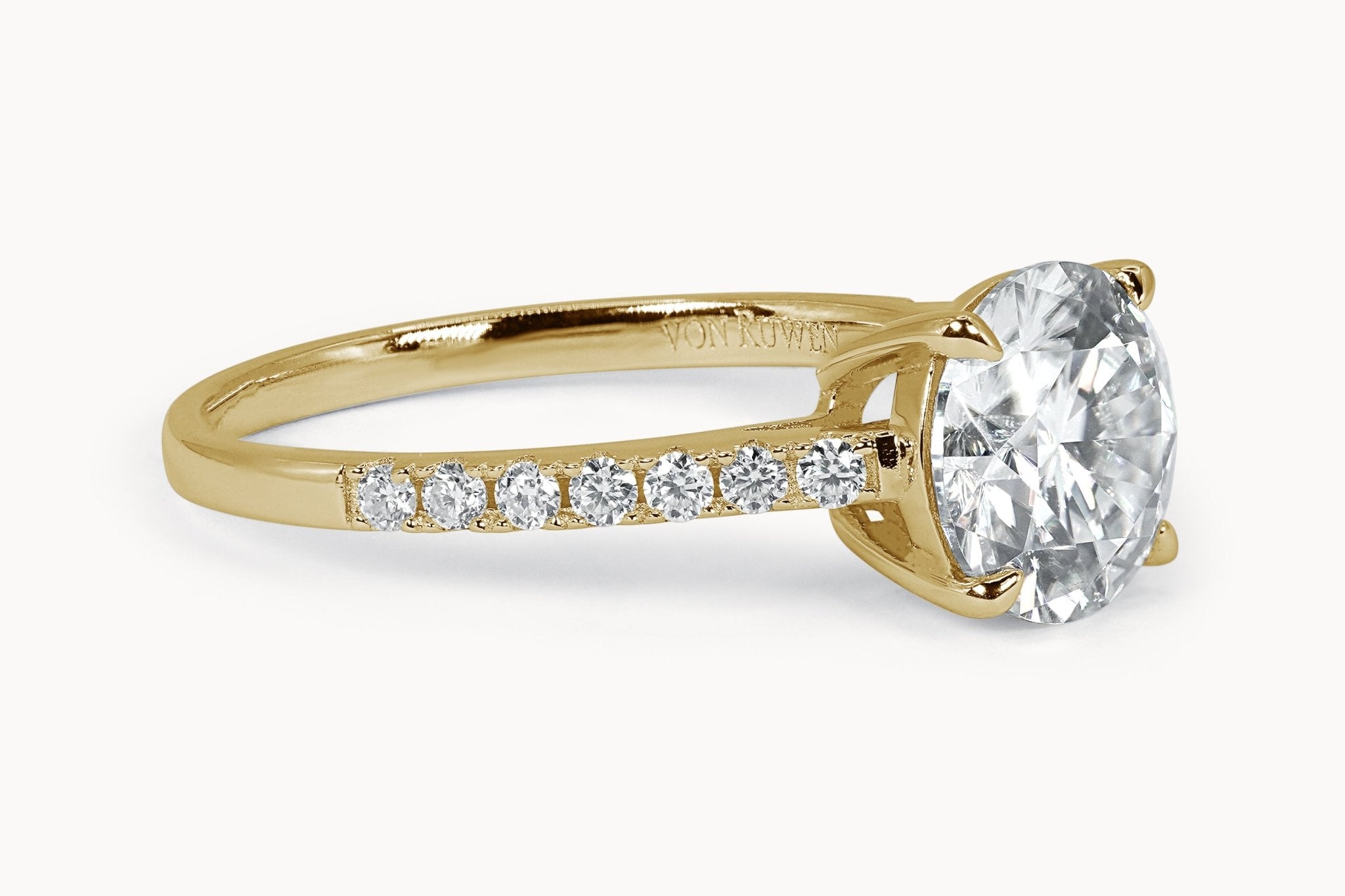 Majestic Solitaire Ring – Hochwertiger Schmuck: Ring mit Lab Grown Diamant in 18K Gelbgold von VON RUWEN GmbH