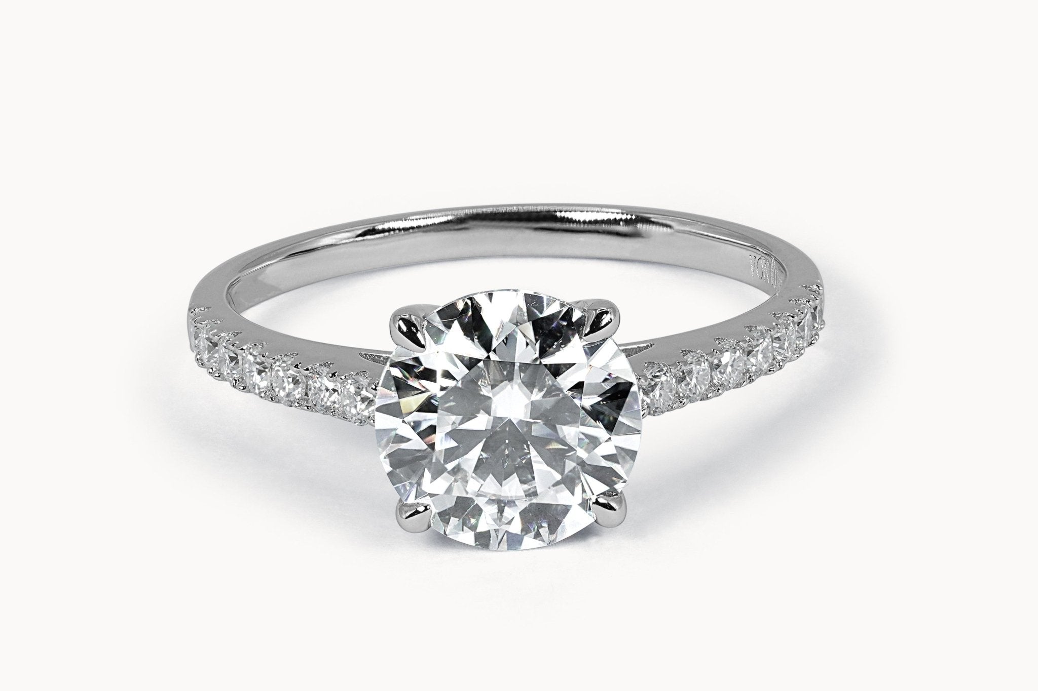 Majestic Solitaire Ring – Hochwertiger Schmuck: Ring mit Lab Grown Diamant in 18K Gelbgold von VON RUWEN GmbH