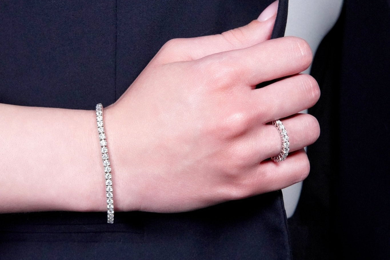 Memoire Ring – Hochwertiger Schmuck: Ring mit Lab Grown Diamant in 18K Gelbgold von VON RUWEN GmbH