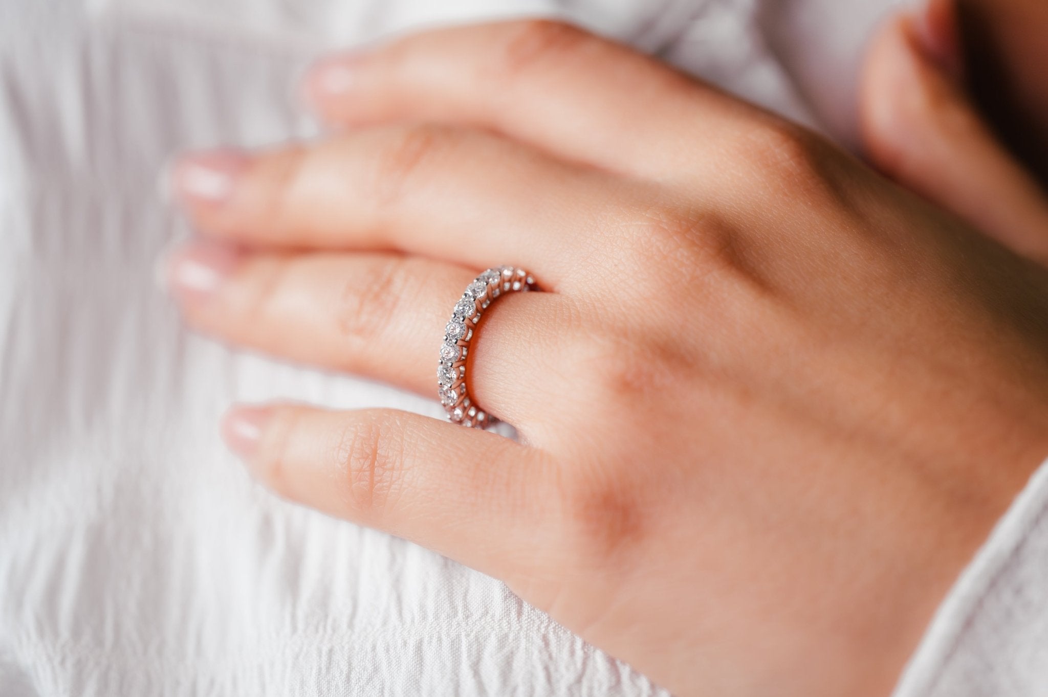 Memoire Ring – Hochwertiger Schmuck: Ring mit Lab Grown Diamant in 18K Gelbgold von VON RUWEN GmbH