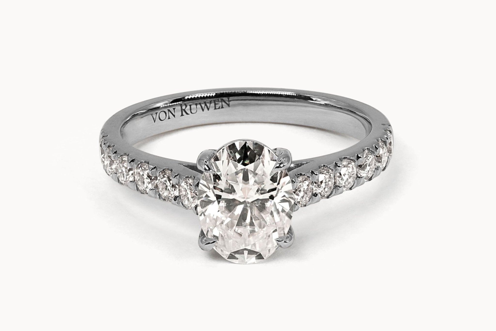 Aurelia's Sparkle Ring – Hochwertiger Schmuck: Ring mit Lab Grown Diamant in 18K Gelbgold von VON RUWEN GmbH