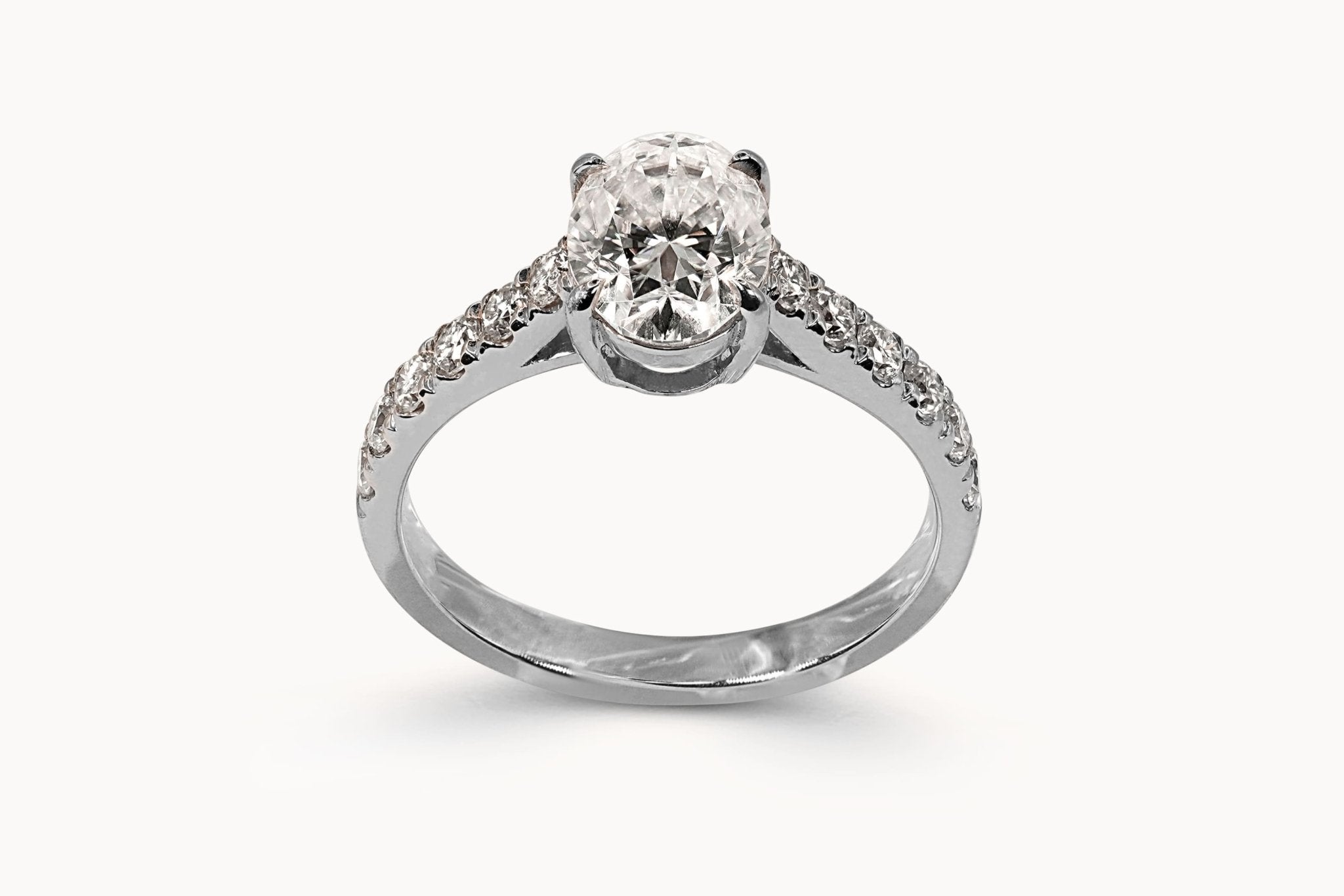 Aurelia's Sparkle Ring – Hochwertiger Schmuck: Ring mit Lab Grown Diamant in 18K Gelbgold von VON RUWEN GmbH