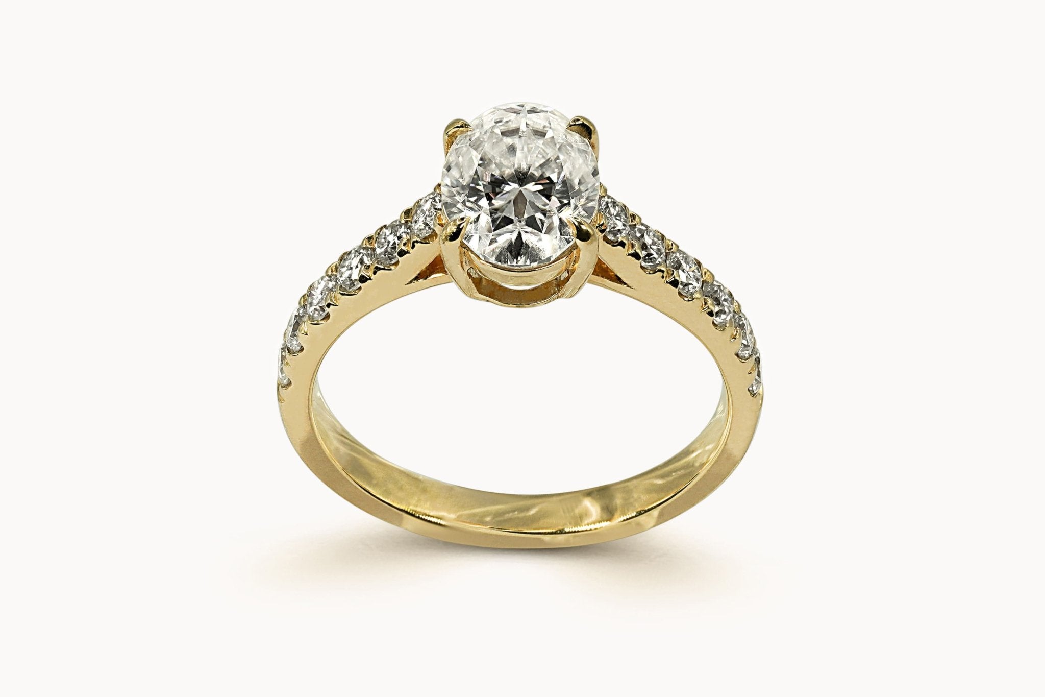 Aurelia's Sparkle Ring – Hochwertiger Schmuck: Ring mit Lab Grown Diamant in 18K Gelbgold von VON RUWEN GmbH