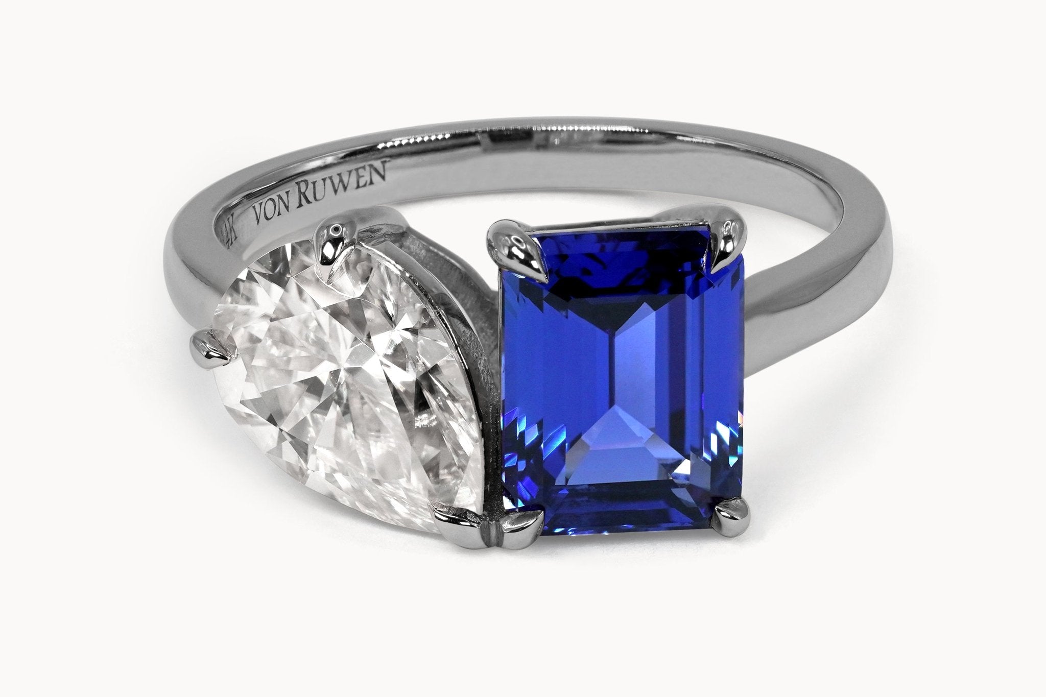 You and Me Ring Moissanit – Hochwertiger Schmuck: Ring Moissanit mit Moissanit & Saphir in 14K Gelbgold von VON RUWEN