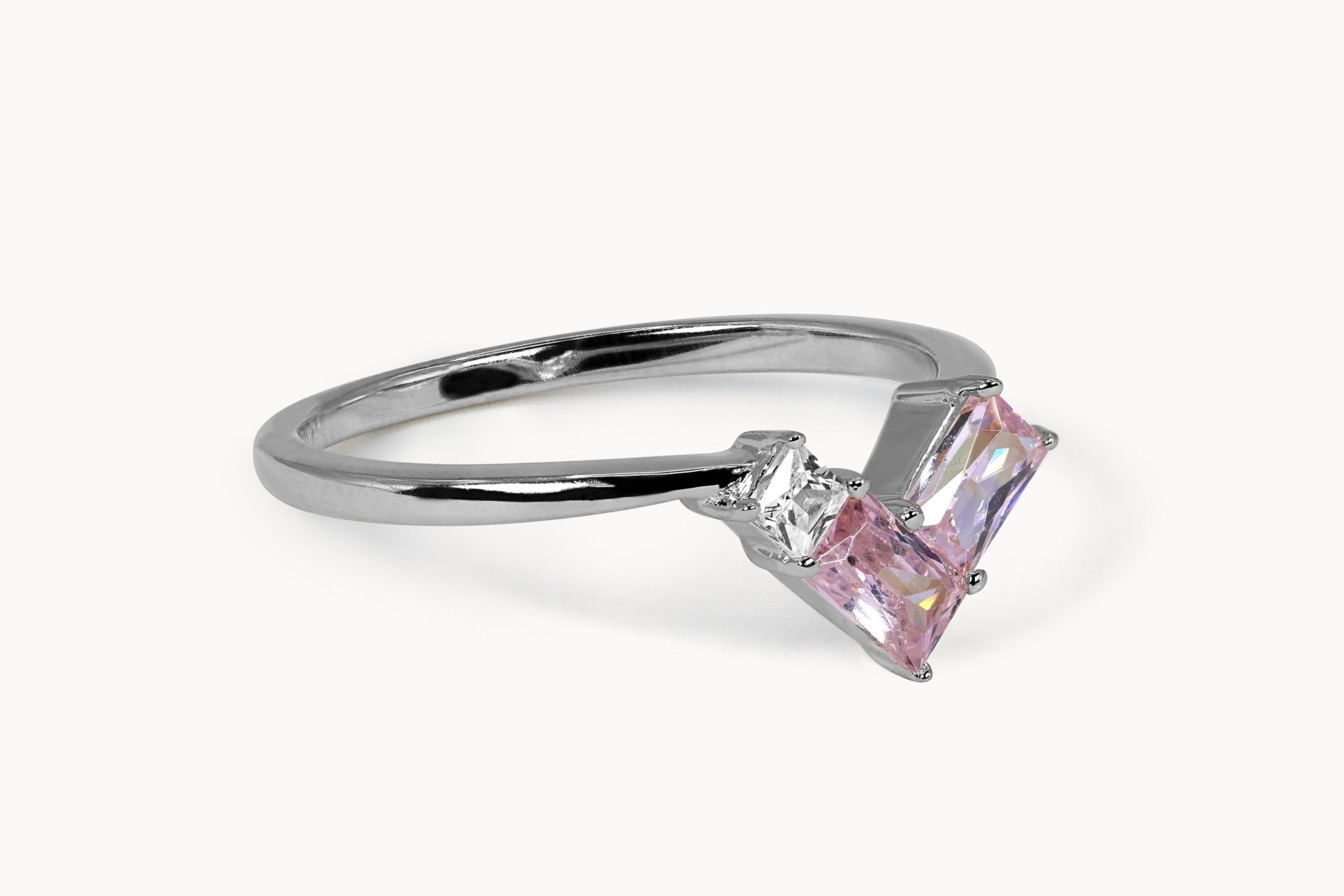 Sapphire Rendezvous Ring – Hochwertiger Schmuck: Ring mit Saphir & Lab Grown Diamant in 14K Gelbgold von VON RUWEN GmbH