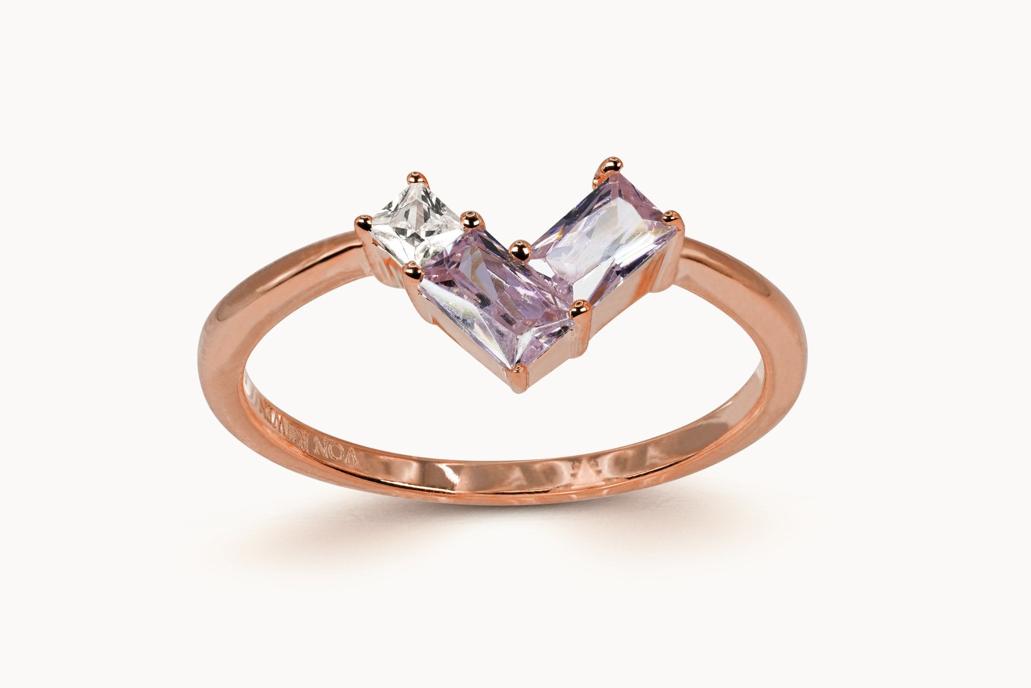 Sapphire Rendezvous Ring – Hochwertiger Schmuck: Ring mit Saphir & Lab Grown Diamant in 14K Gelbgold von VON RUWEN GmbH
