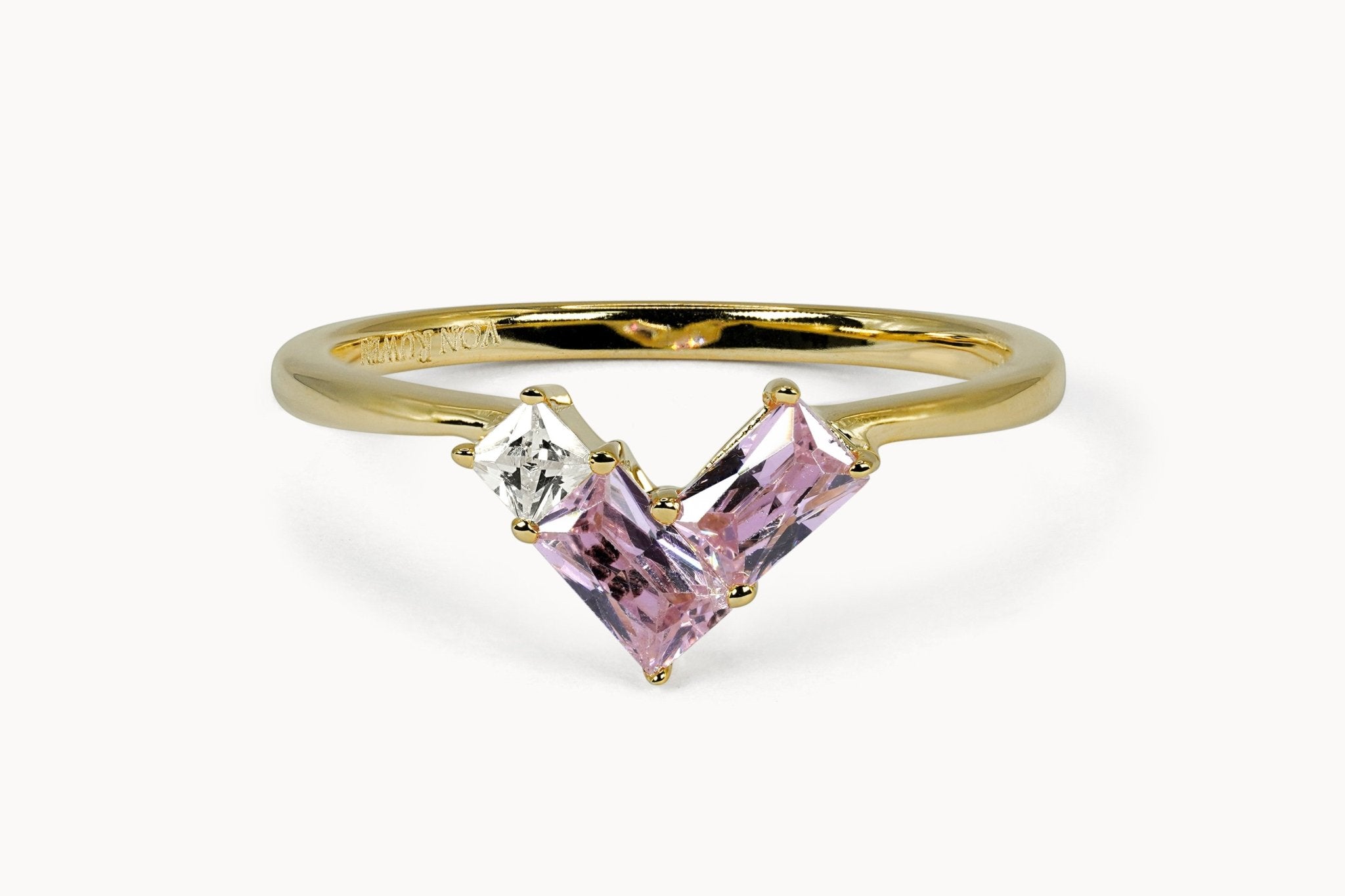 Sapphire Rendezvous Ring – Hochwertiger Schmuck: Ring mit Saphir & Lab Grown Diamant in 14K Gelbgold von VON RUWEN GmbH