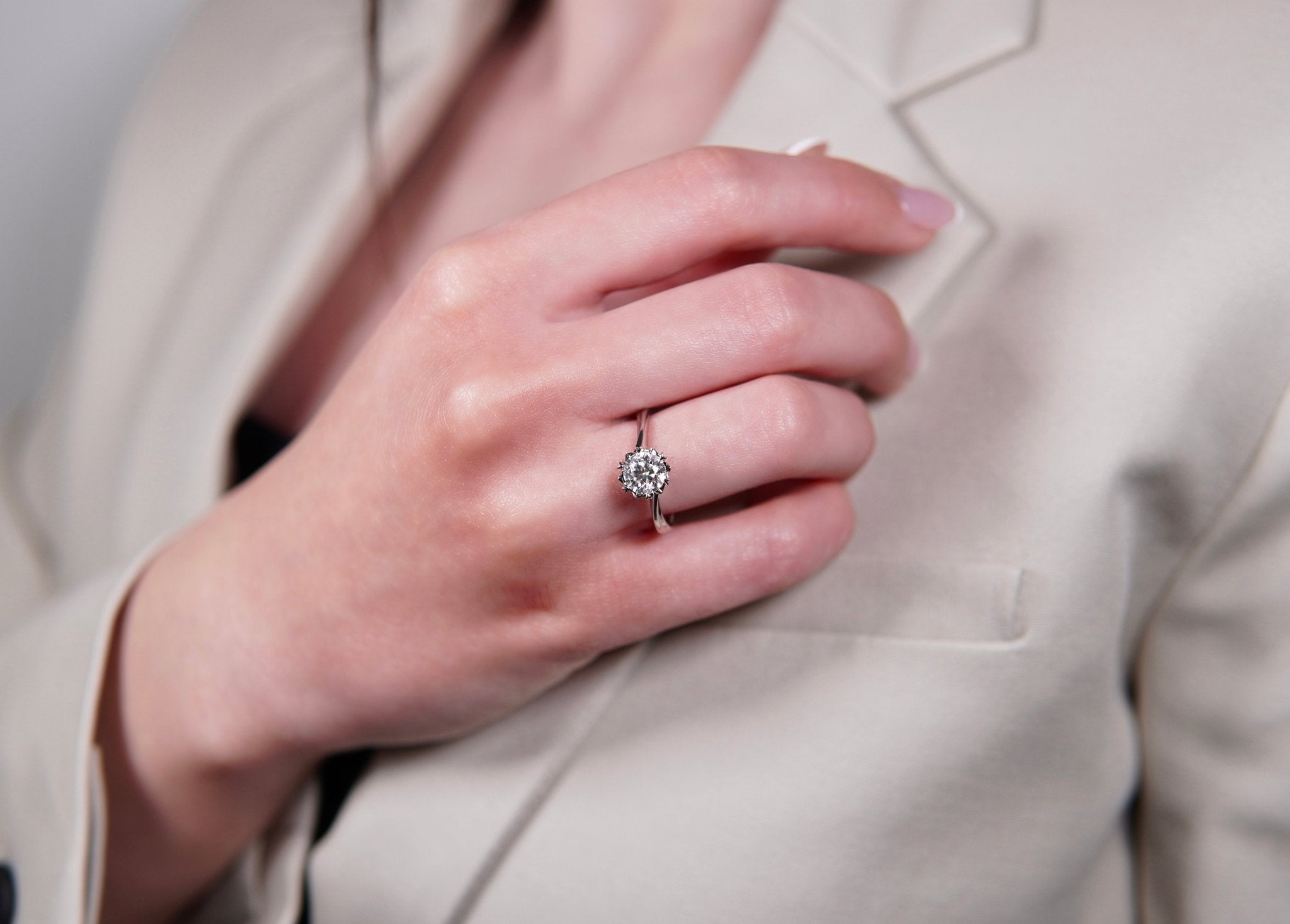 Shooting Star Ring – Hochwertiger Schmuck: Ring mit Lab Grown Diamant in 18K Gelbgold von VON RUWEN GmbH