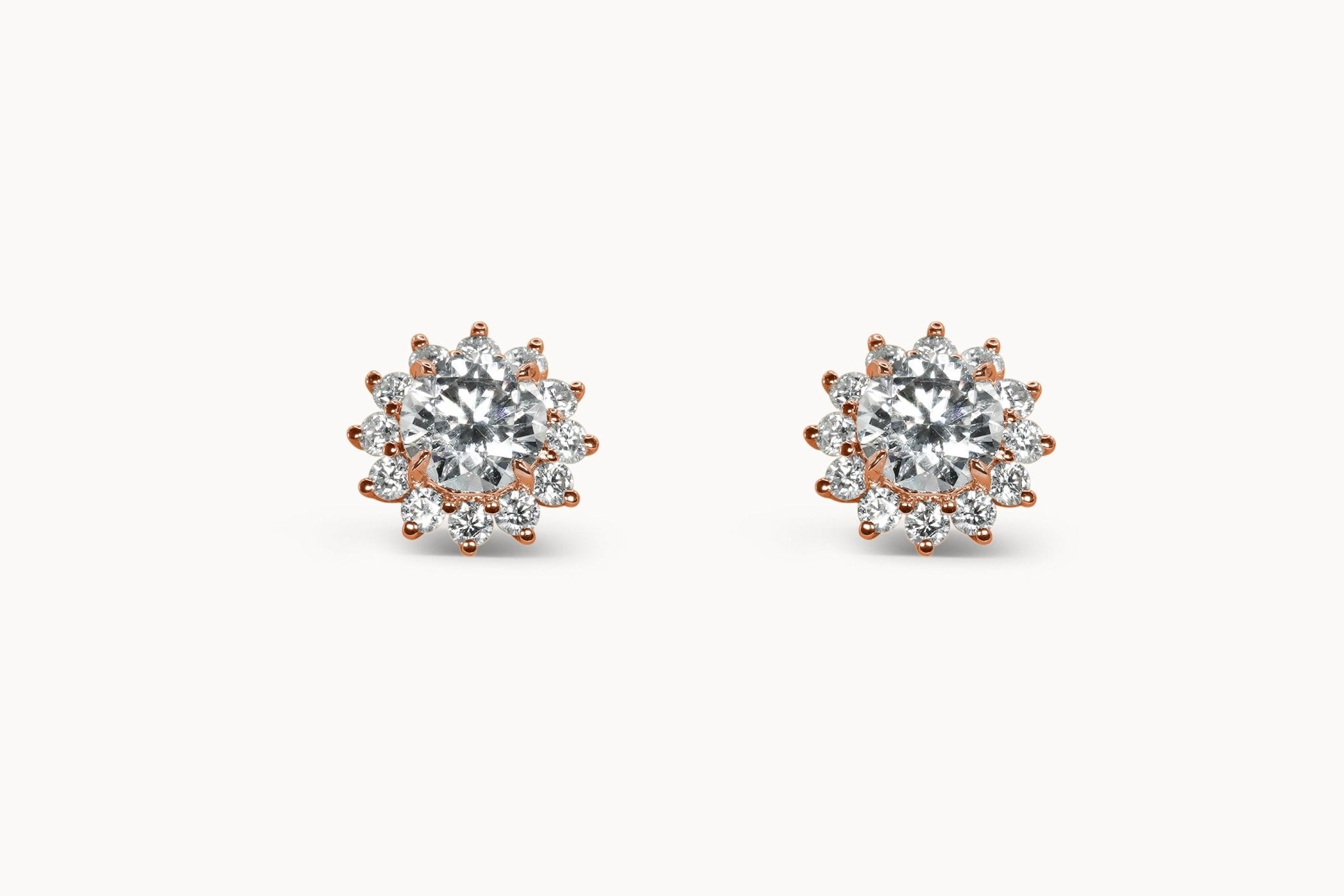 Snowflake Whisper Ohrstecker – Hochwertiger Schmuck: Ohrstecker mit Lab Grown Diamant in 14K Gelbgold von VON RUWEN GmbH