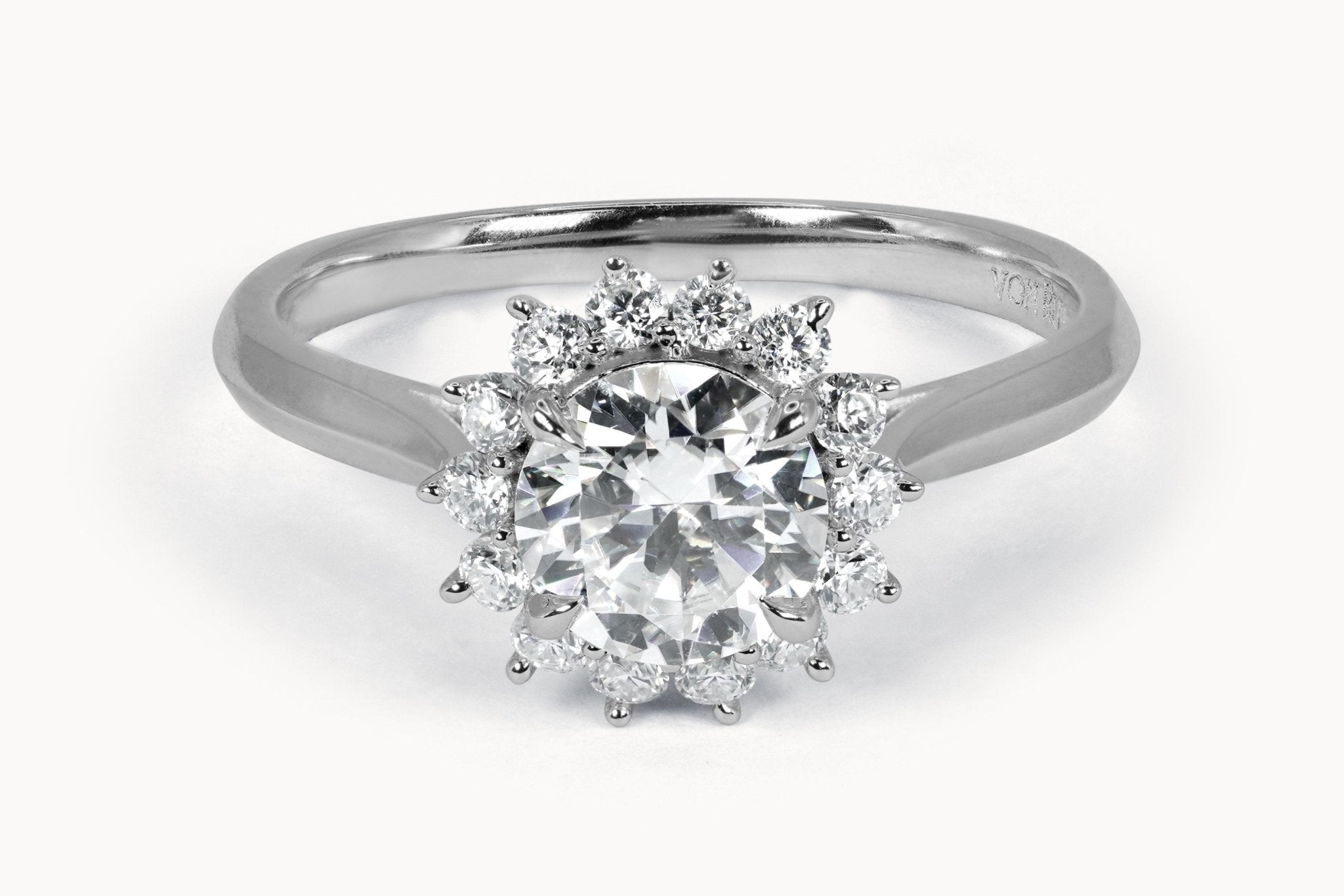 Snowflake Whisper Ring – Hochwertiger Schmuck: Ring mit Lab Grown Diamant in 18K Gelbgold von VON RUWEN GmbH