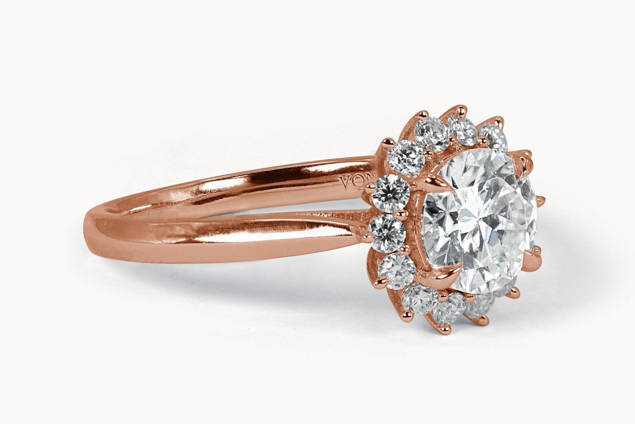 Snowflake Whisper Ring – Hochwertiger Schmuck: Ring mit Lab Grown Diamant in 18K Gelbgold von VON RUWEN GmbH