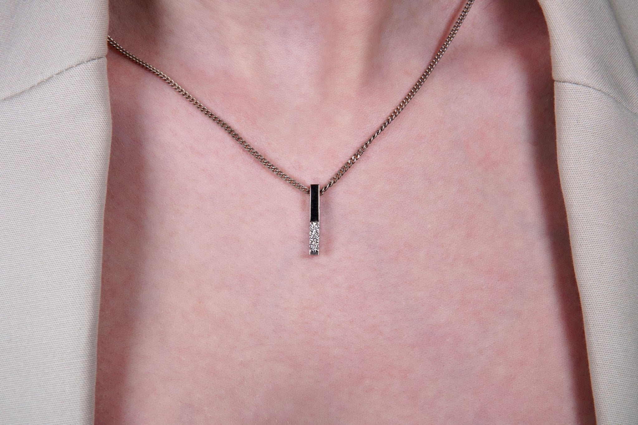 Stellar Drop Halskette – Hochwertiger Schmuck: Halskette mit Lab Grown Diamant in 14K Gelbgold von VON RUWEN GmbH