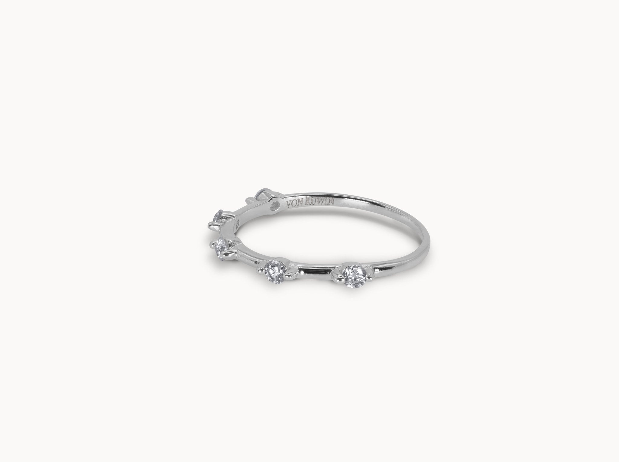 Stellar Grace Ring – Hochwertiger Schmuck: Ring mit Lab Grown Diamant in 14K Gelbgold von VON RUWEN GmbH