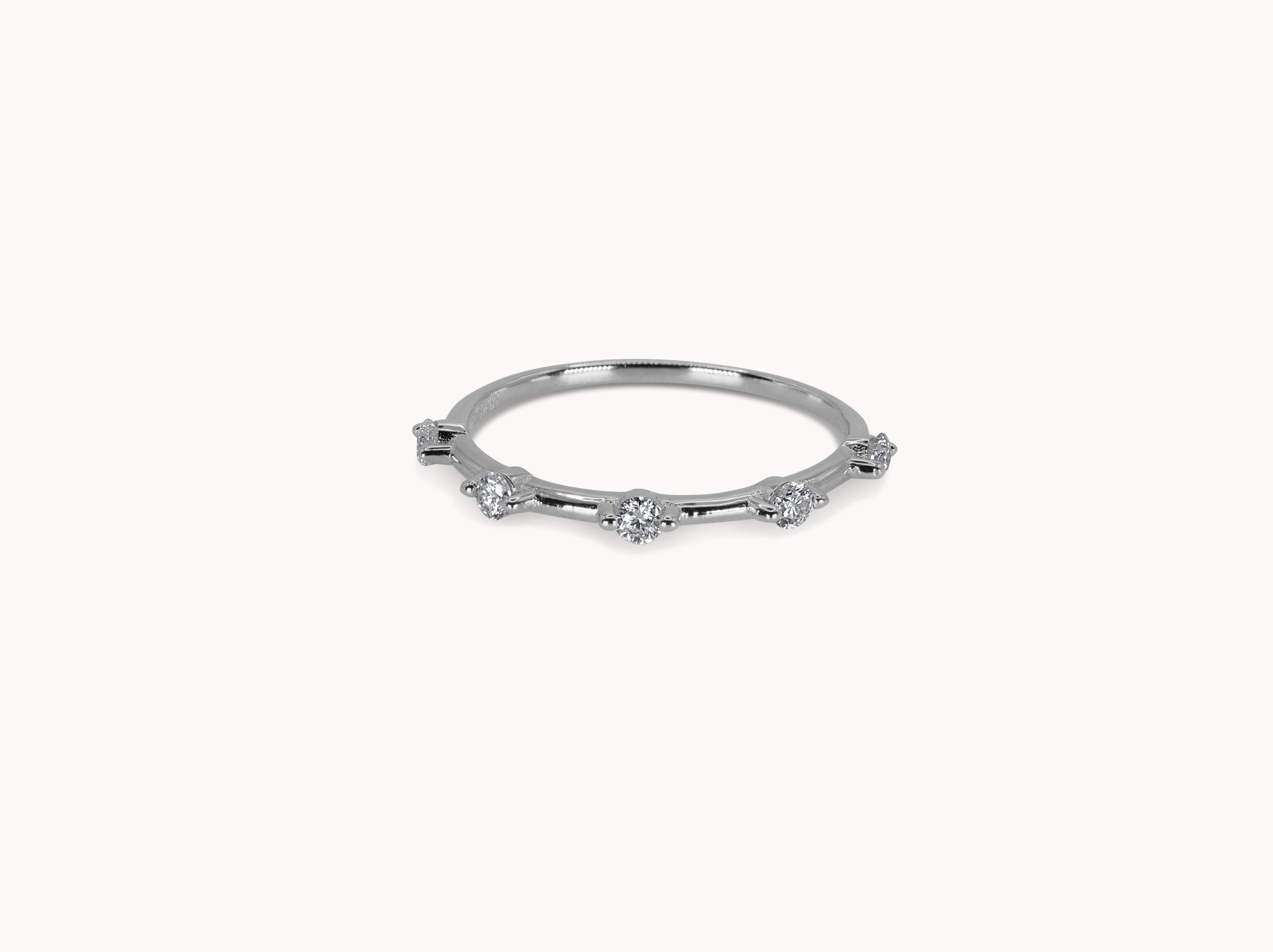 Stellar Grace Ring – Hochwertiger Schmuck: Ring mit Lab Grown Diamant in 14K Gelbgold von VON RUWEN GmbH