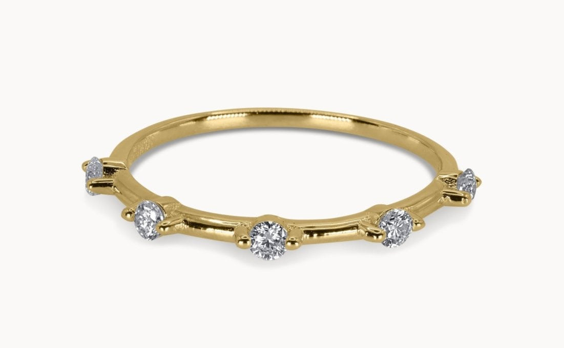 Stellar Grace Ring – Hochwertiger Schmuck: Ring mit Lab Grown Diamant in 14K Gelbgold von VON RUWEN GmbH