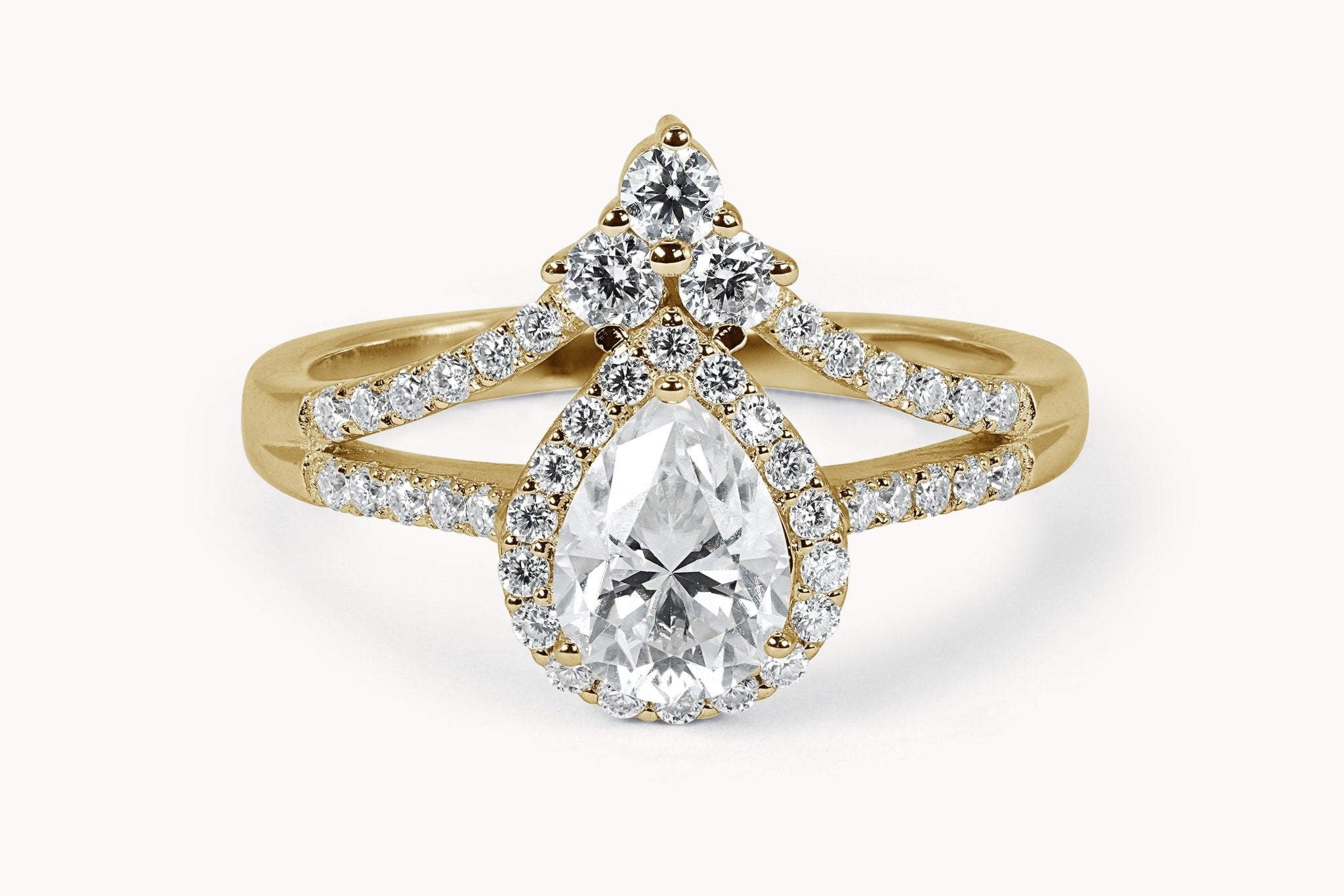 Tear Drop Majesty Ring – Hochwertiger Schmuck: Ring mit Lab Grown Diamant in 18K Gelbgold von VON RUWEN GmbH