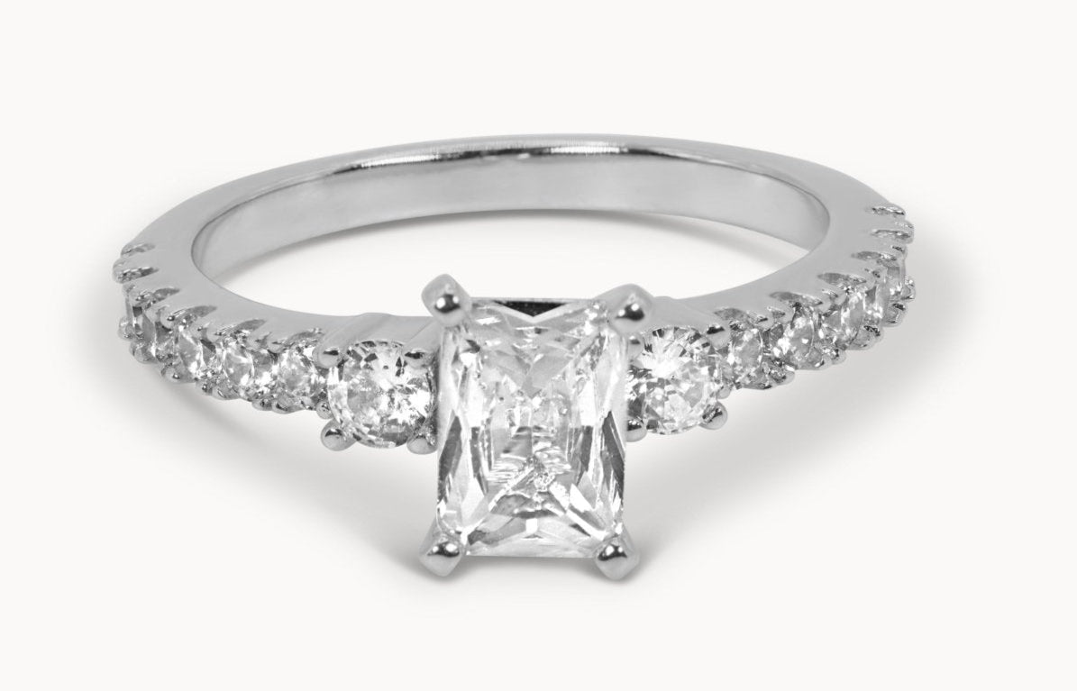 Trinity Grace Ring – Hochwertiger Schmuck: Ring mit Lab Grown Diamant in 18K Gelbgold von VON RUWEN GmbH